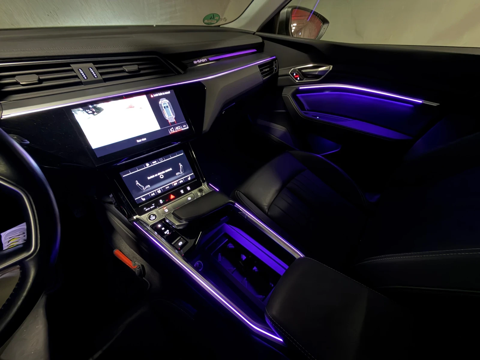 Audi E-Tron 94%SOH/МатриченLED/Пано/Камера/Амбиетно/Кожа, снимка 10 - Автомобили и джипове - 53821116