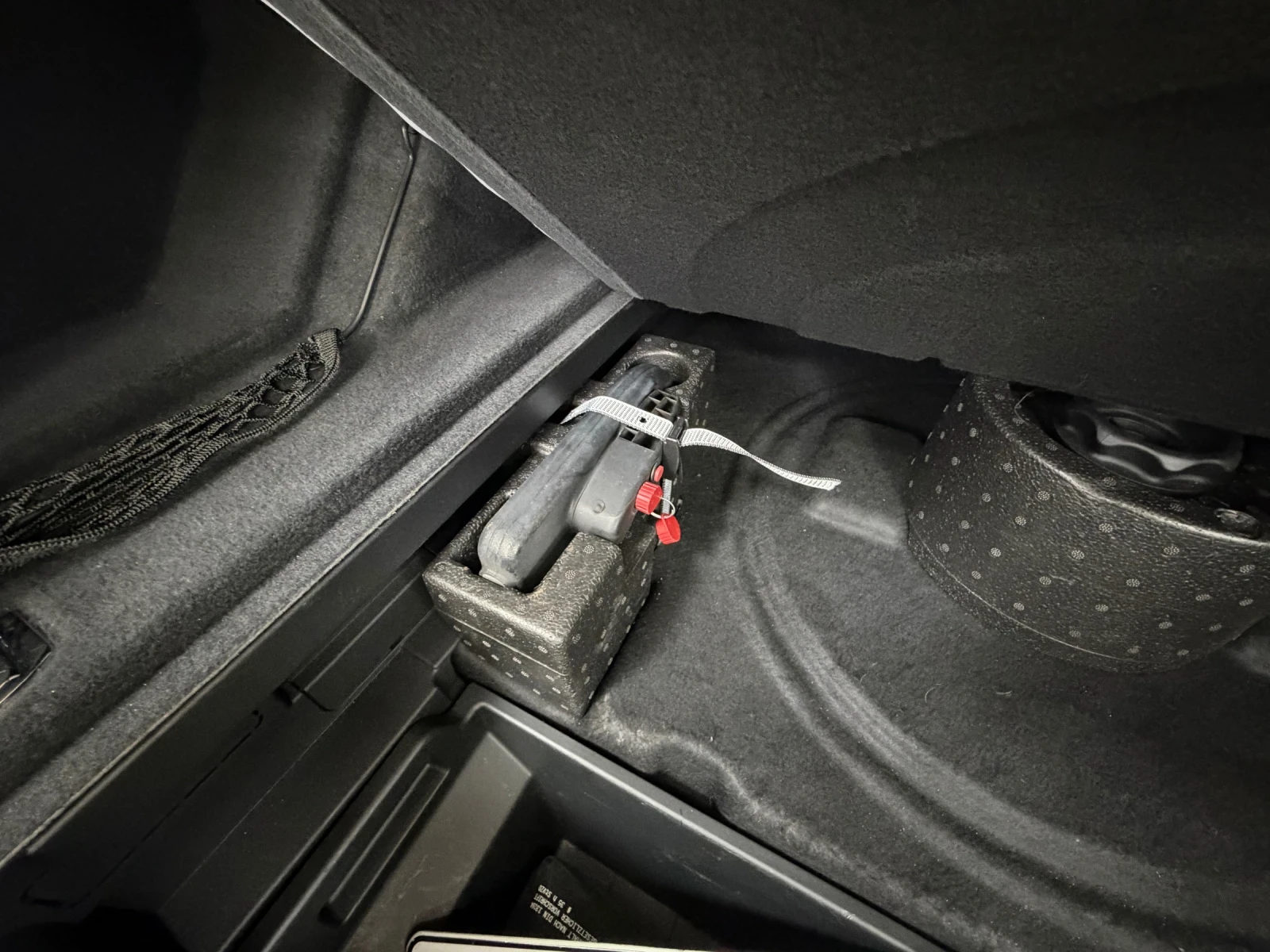 Audi E-Tron 94%SOH/МатриченLED/Пано/Камера/Амбиетно/Кожа, снимка 16 - Автомобили и джипове - 54035138