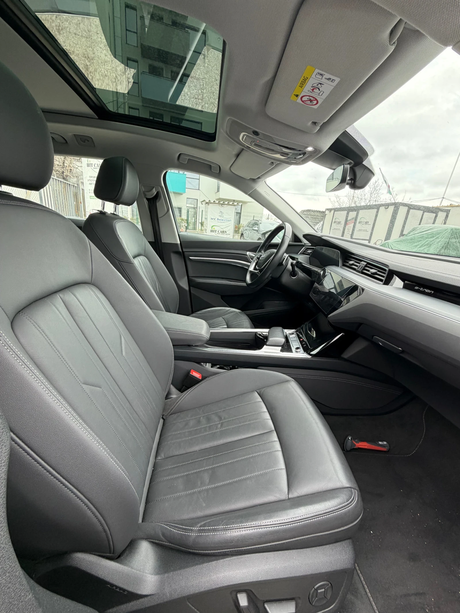 Audi E-Tron 94%SOH/МатриченLED/Пано/Камера/Амбиетно/Кожа, снимка 8 - Автомобили и джипове - 53821116