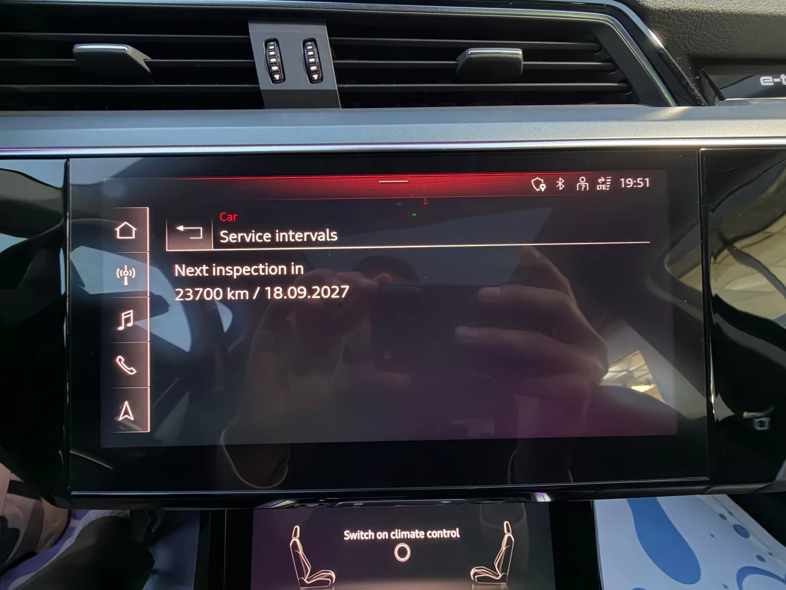 Audi E-Tron 94%SOH/МатриченLED/Пано/Камера/Амбиетно/Кожа, снимка 13 - Автомобили и джипове - 54035138