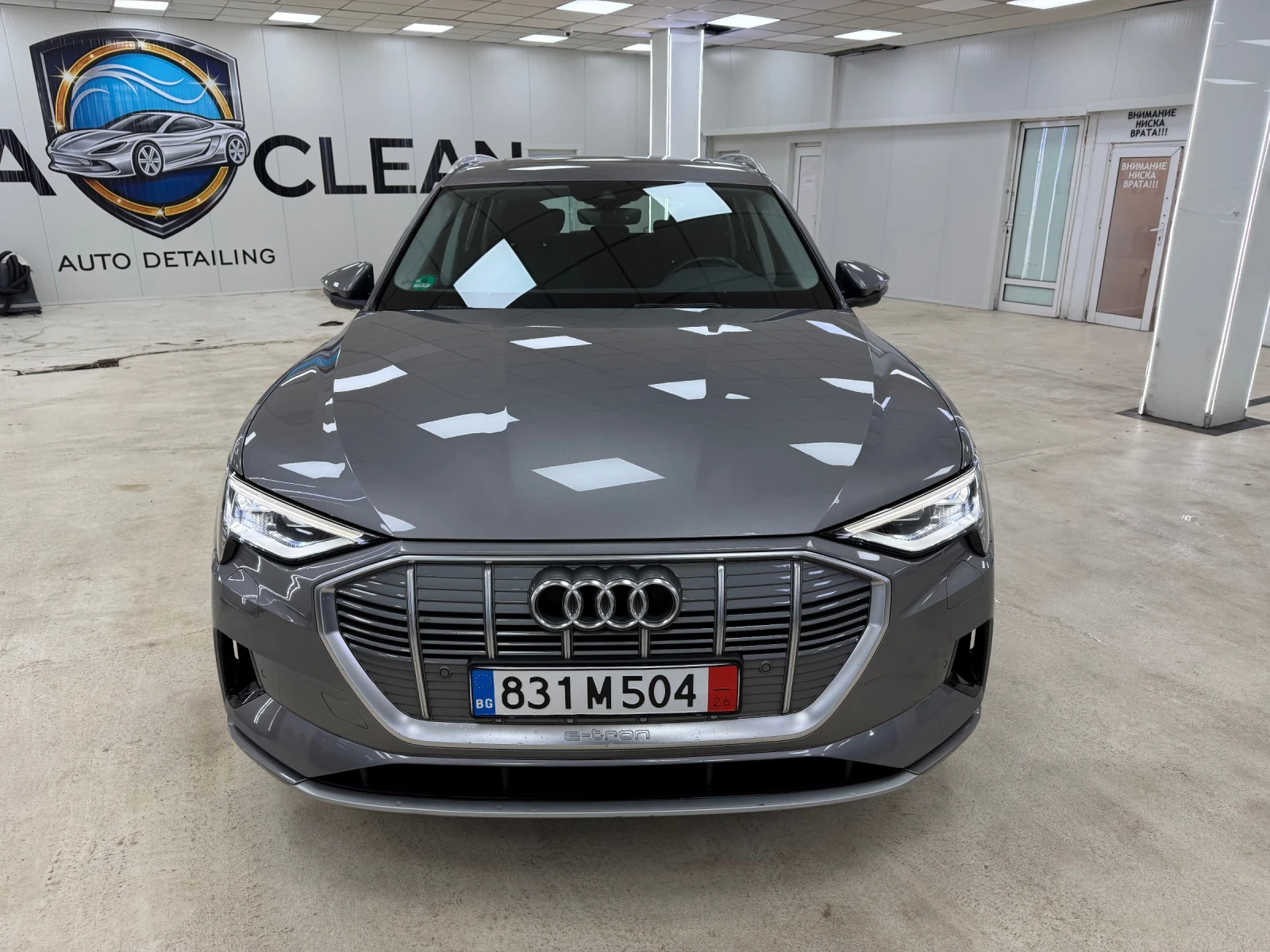 Audi E-Tron 94%SOH/МатриченLED/Пано/Камера/Амбиетно/Кожа, снимка 3 - Автомобили и джипове - 54035138