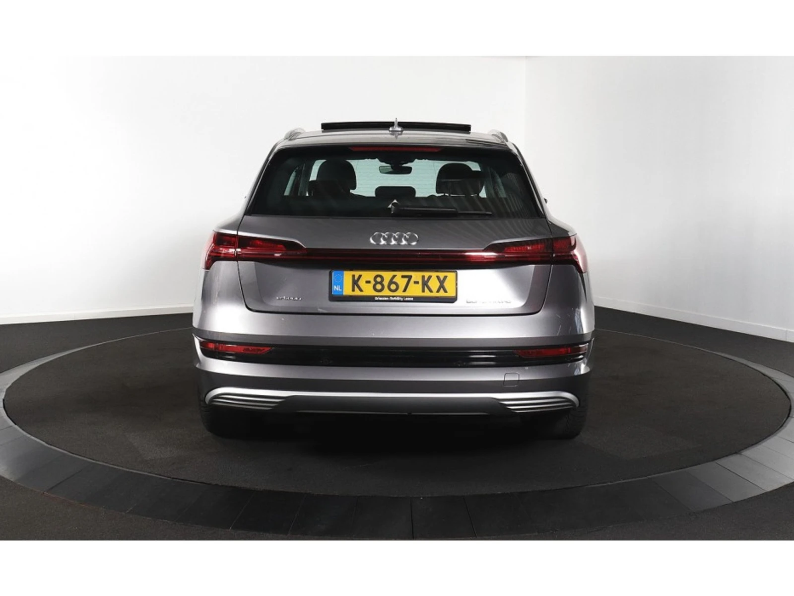 Audi E-Tron 94%SOH/МатриченLED/Пано/Камера/Амбиетно/Кожа, снимка 5 - Автомобили и джипове - 53821116