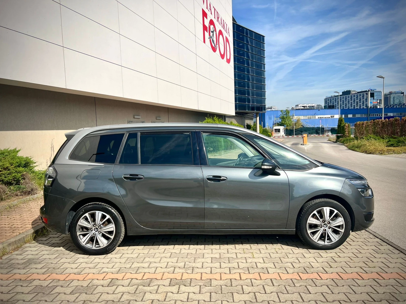 Citroen Grand C4 Picasso 2.0HDI Лизинг през Уникредит по 290 лева на месец - изображение 4