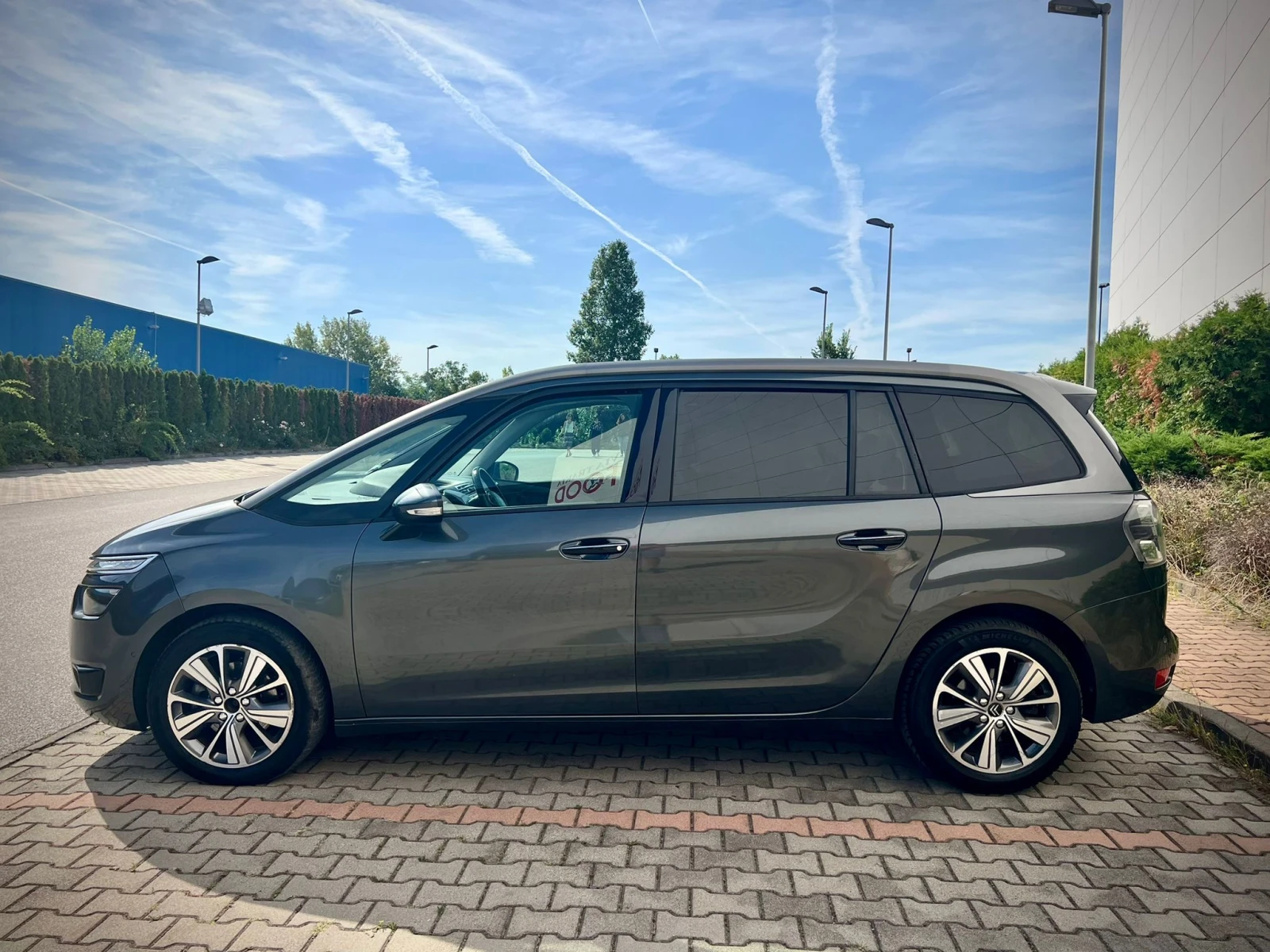 Citroen Grand C4 Picasso 2.0HDI Лизинг през Уникредит по 290 лева на месец - изображение 5