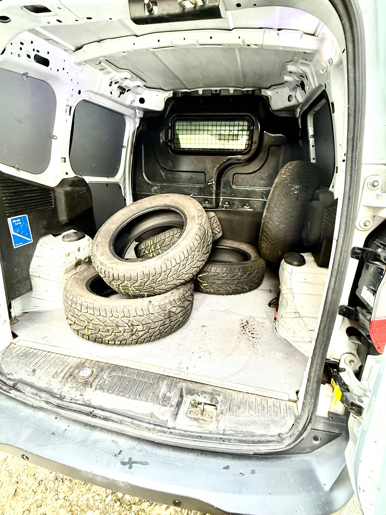 Ford Courier  - изображение 7