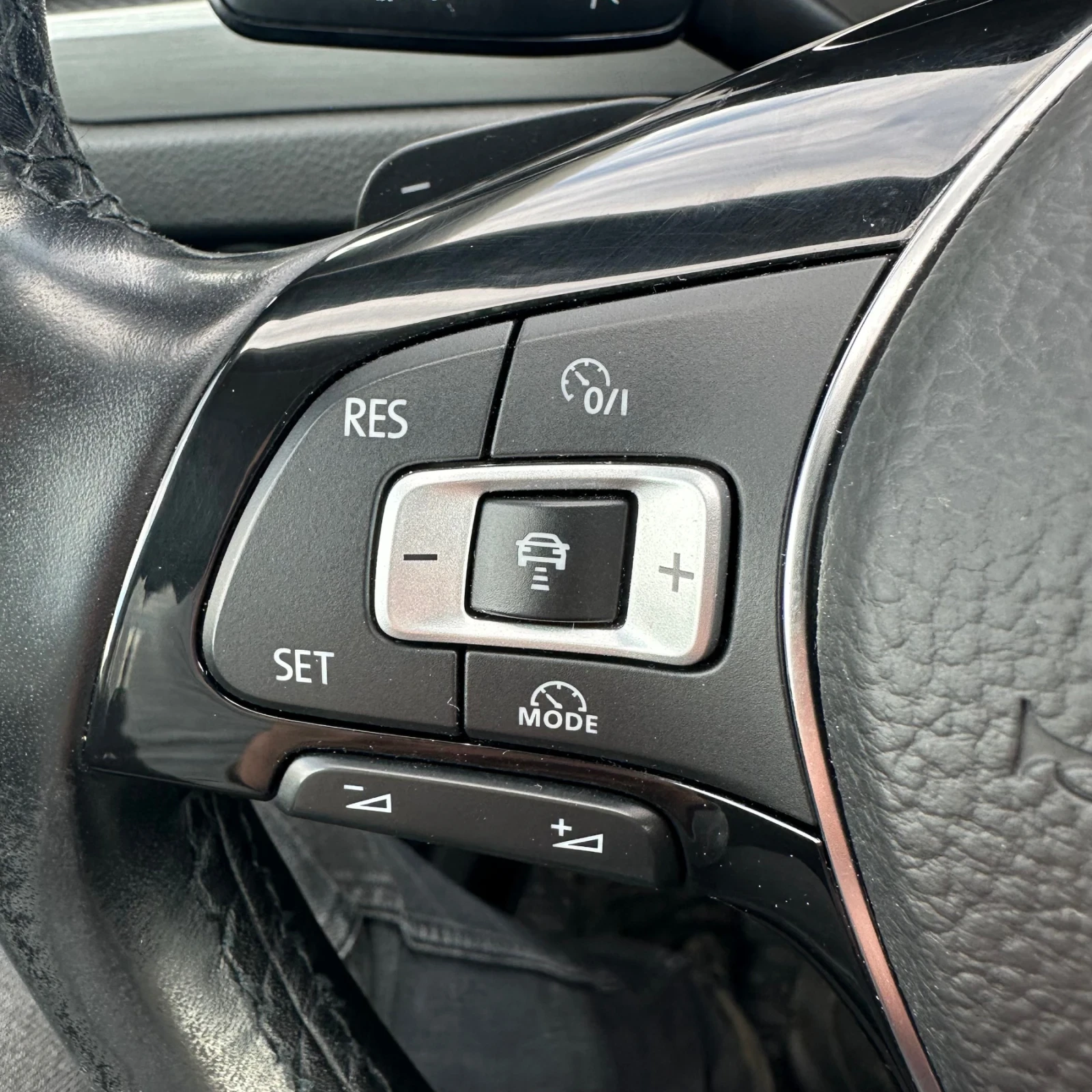 VW Touran 2.0TDI, снимка 10 - Автомобили и джипове - 54125955