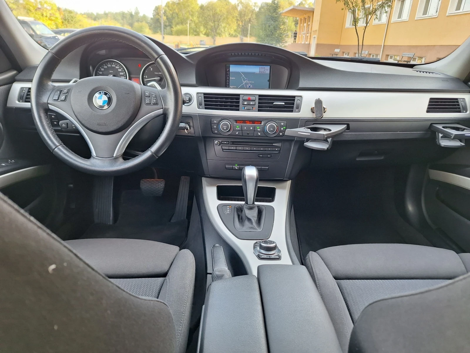 BMW 330 E91 XDrive Facelift, снимка 10 - Автомобили и джипове - 54492016