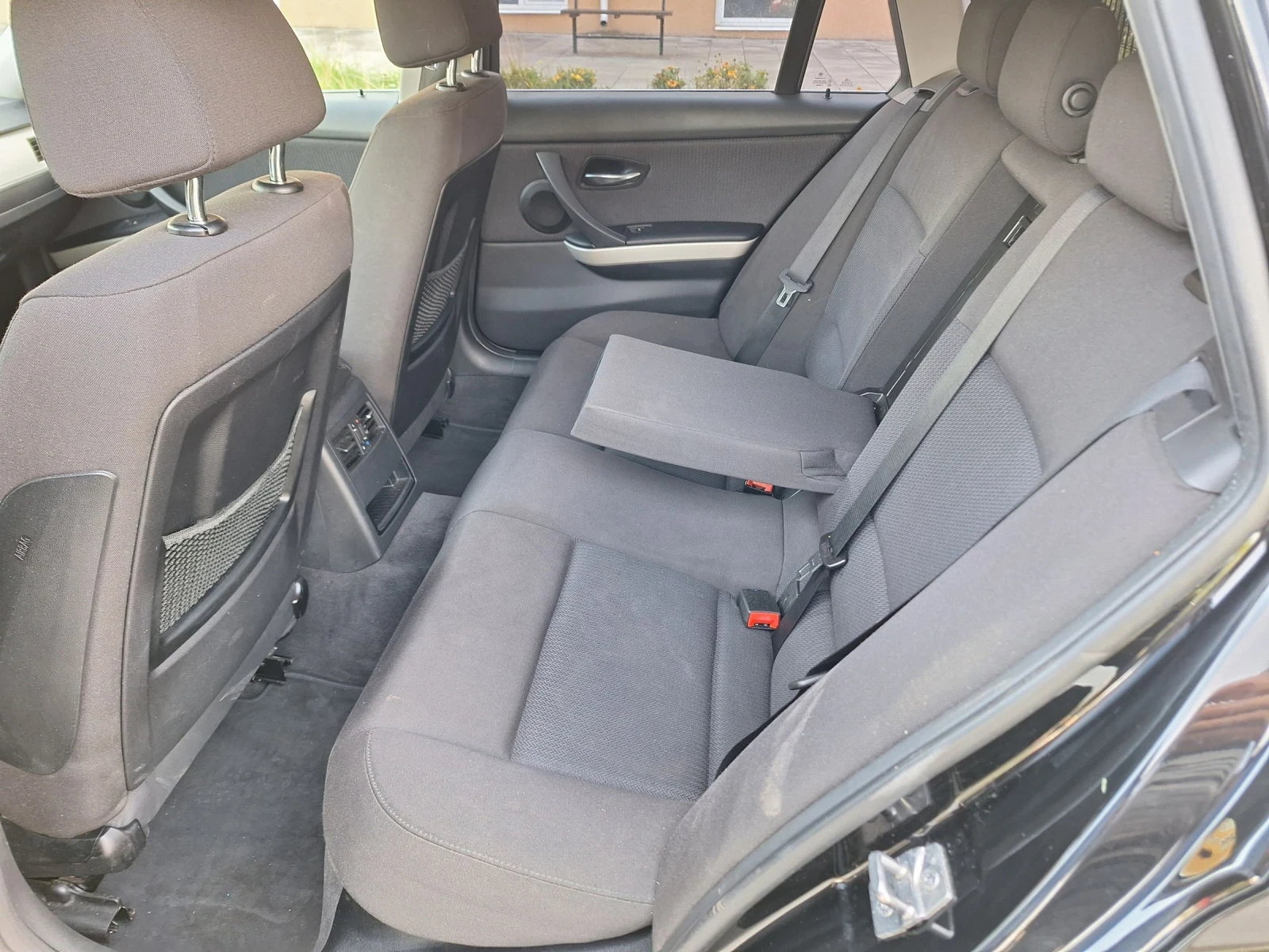 BMW 330 E91 XDrive Facelift, снимка 13 - Автомобили и джипове - 54492016