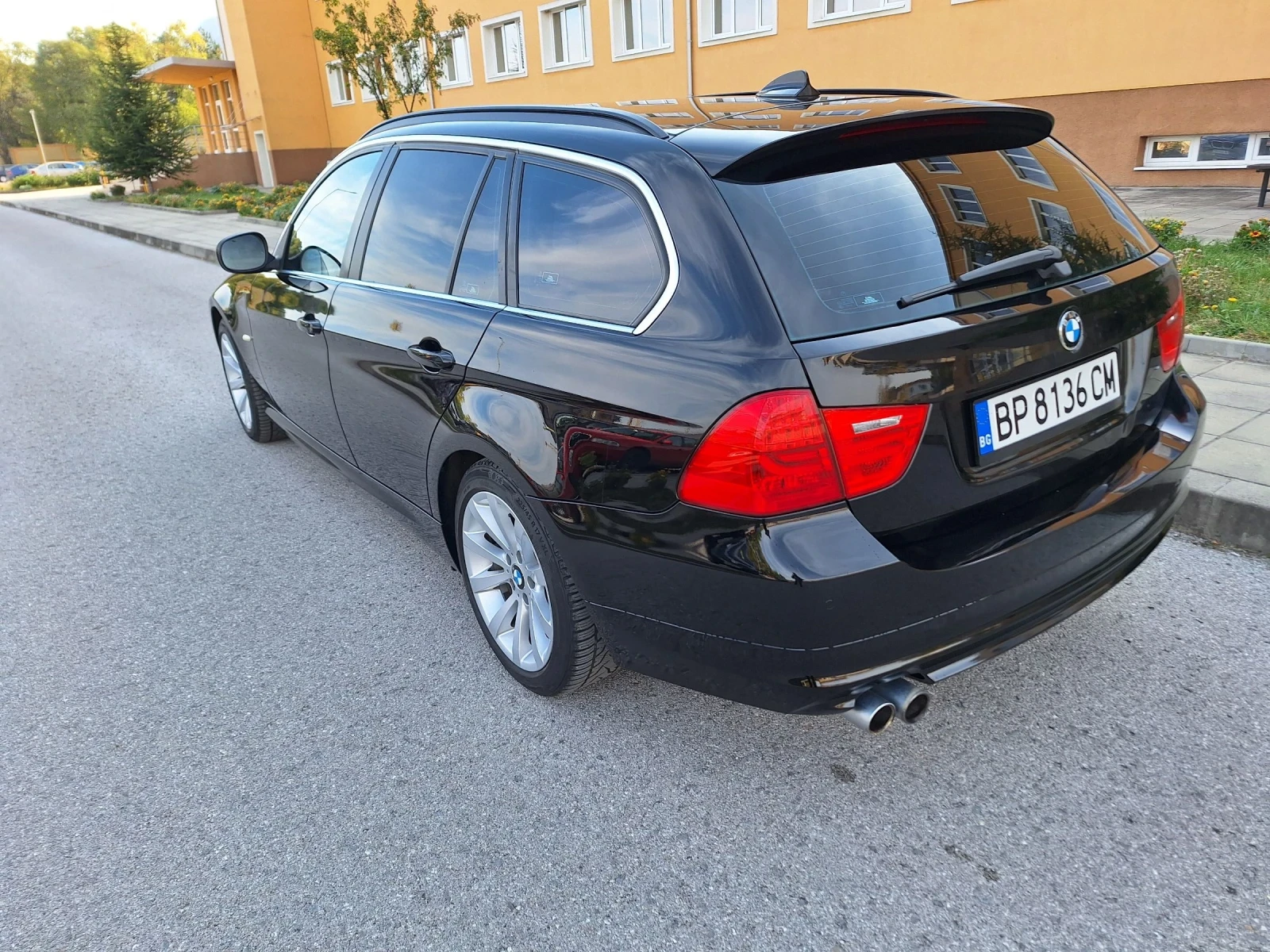 BMW 330 E91 XDrive Facelift, снимка 7 - Автомобили и джипове - 54492016