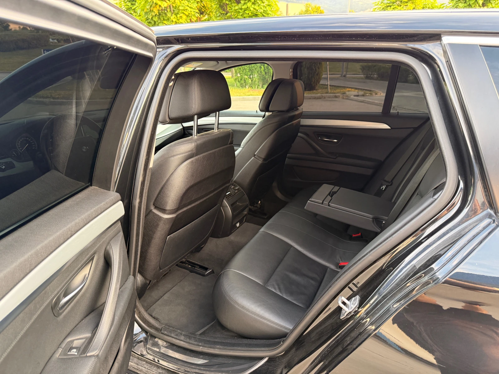 BMW 530 F11 Facelift, снимка 9 - Автомобили и джипове - 55103959