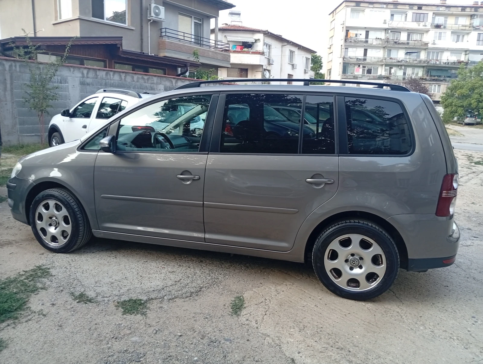 VW Touran 1.4 TSI, снимка 12 - Автомобили и джипове - 55781347