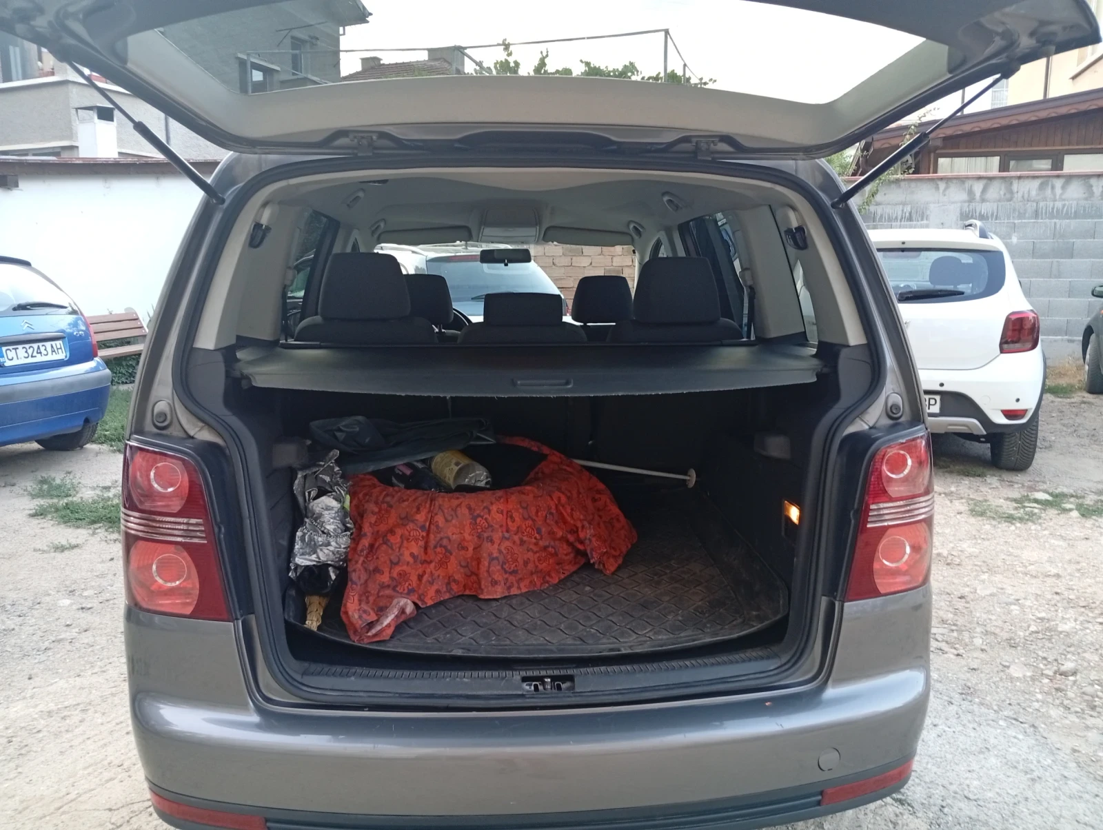 VW Touran 1.4 TSI, снимка 4 - Автомобили и джипове - 55781347