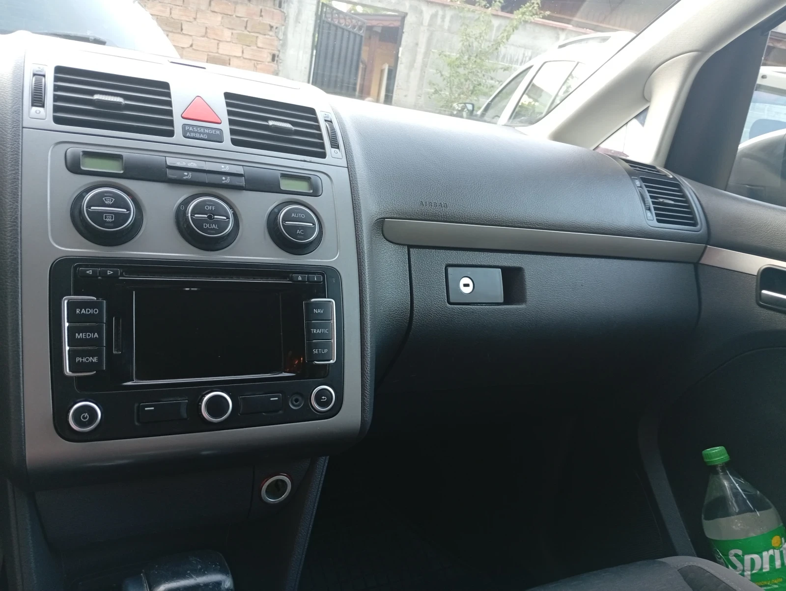 VW Touran 1.4 TSI, снимка 6 - Автомобили и джипове - 55781347