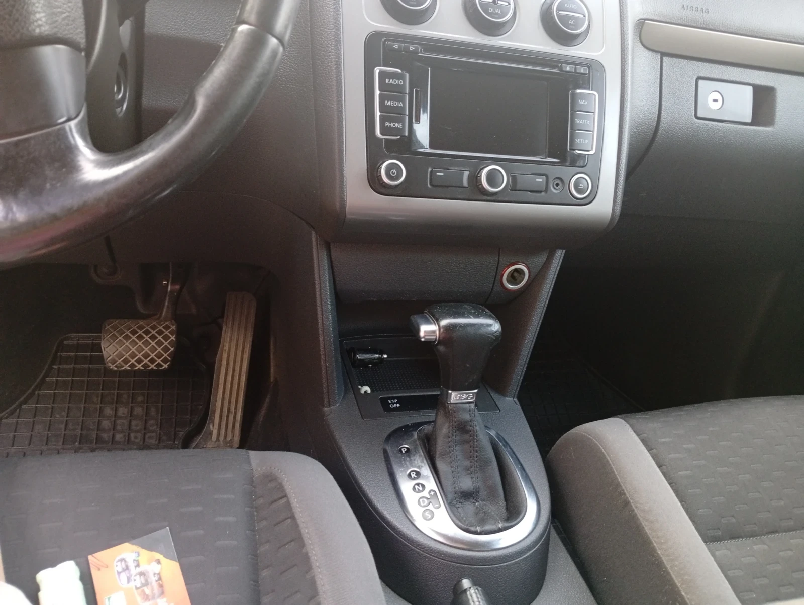 VW Touran 1.4 TSI, снимка 7 - Автомобили и джипове - 55781347