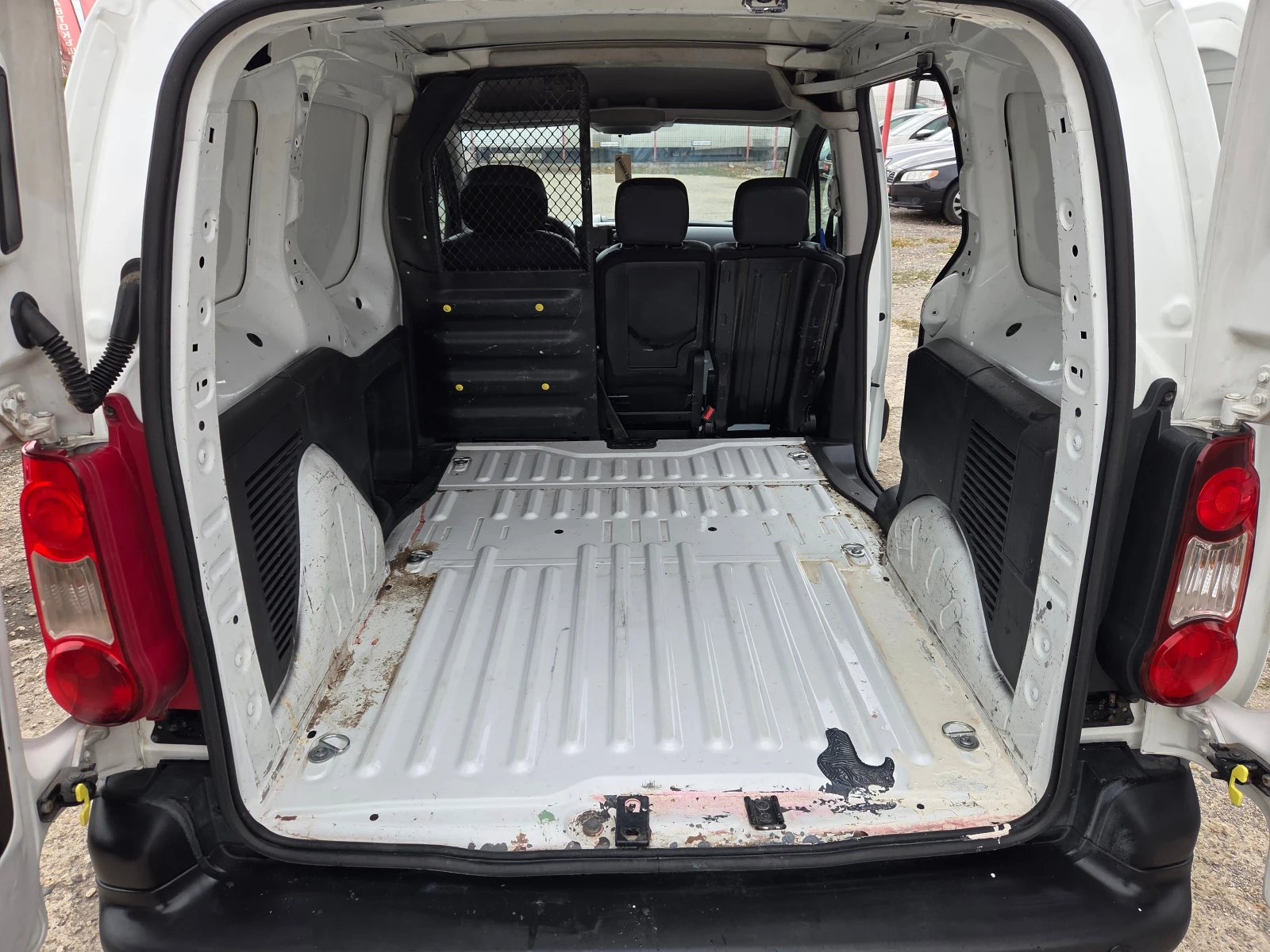Citroen Berlingo 1.6HDI, снимка 12 - Автомобили и джипове - 56567586