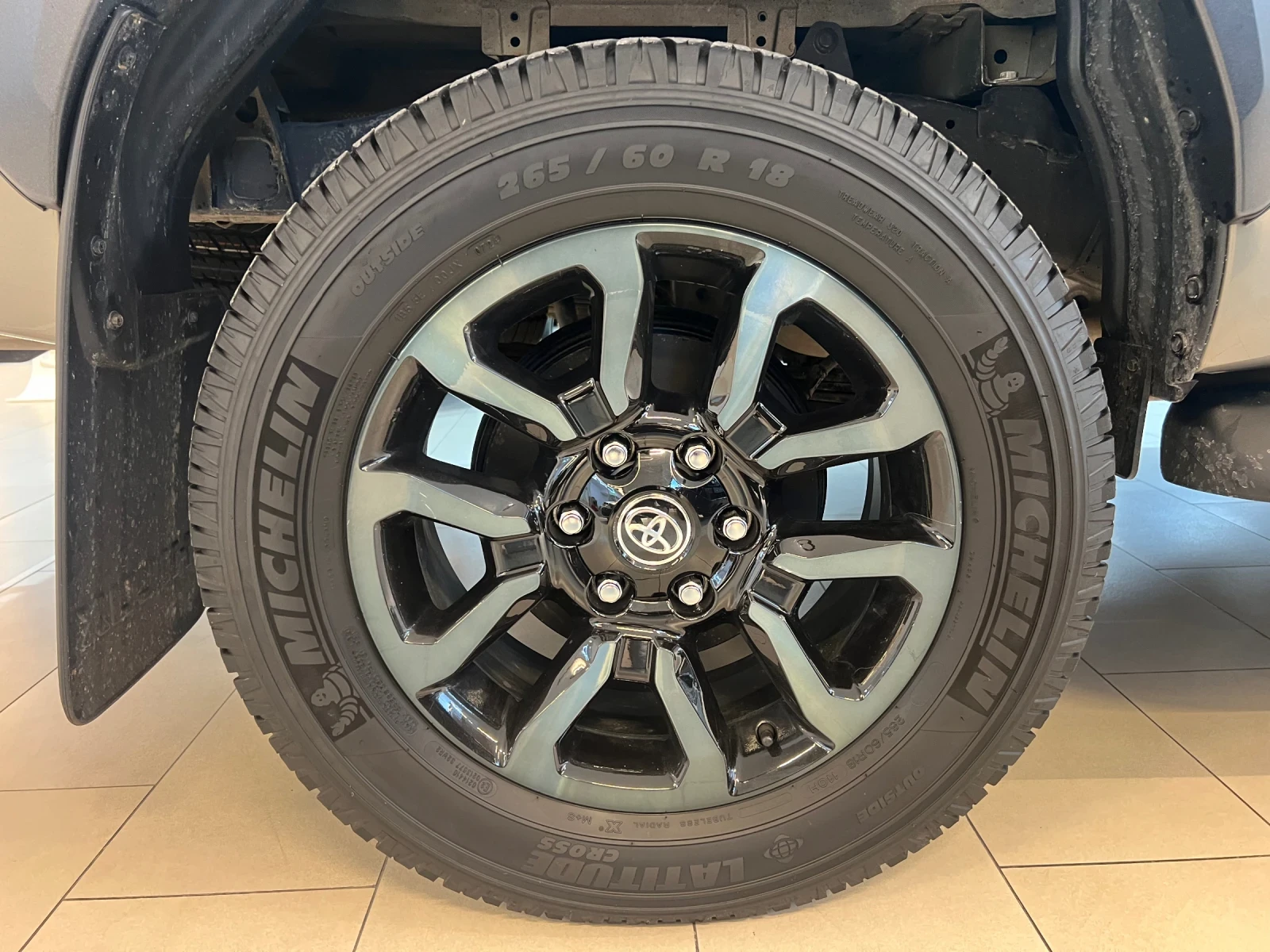 Toyota Hilux INVINCIBLE N1 - изображение 9