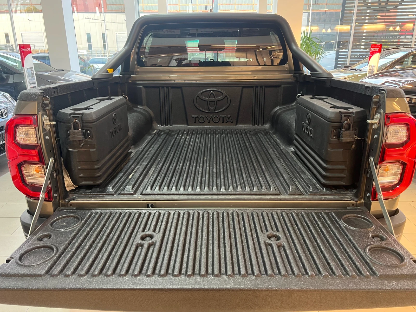 Toyota Hilux INVINCIBLE N1 - изображение 6