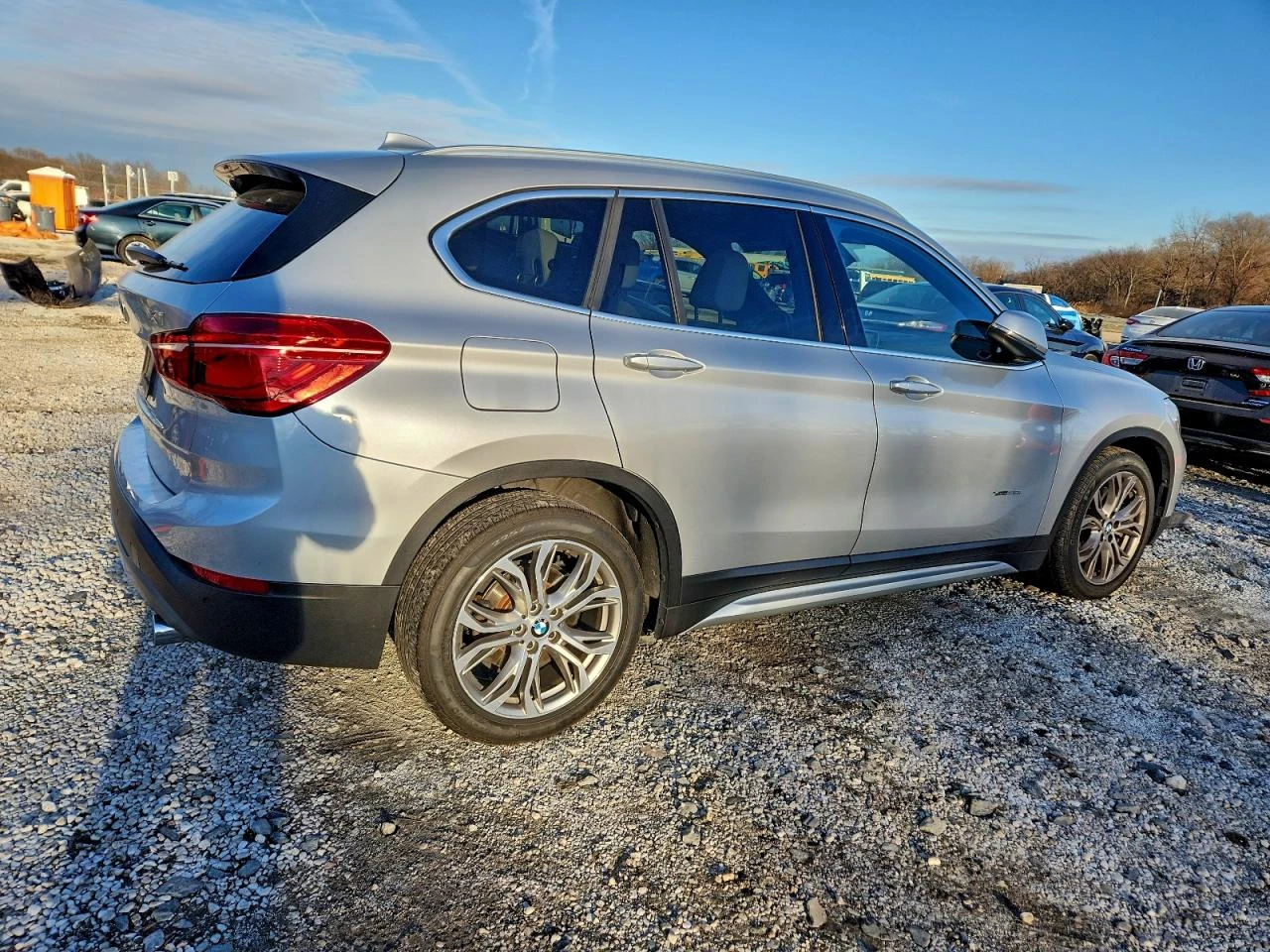 BMW X1 2l xDrive28I - изображение 3