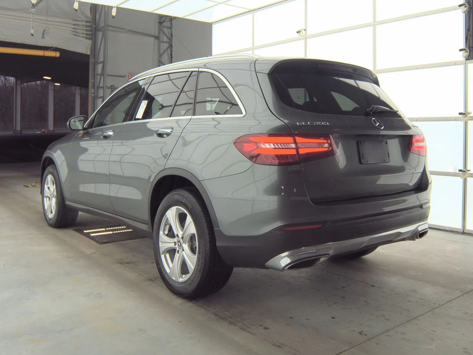 Mercedes-Benz GLC 300 BURMESTER* МЪРТВА* ТОЧКА* ПАНОРАМА* КАМЕРА* КЕЙЛЕС - изображение 4