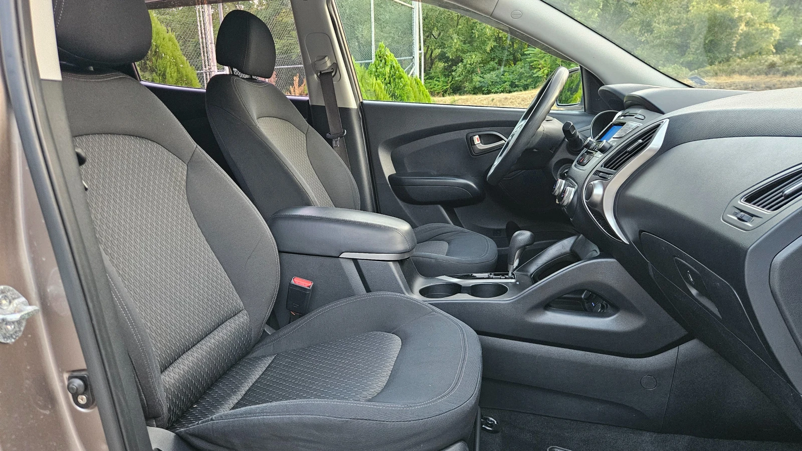 Hyundai IX35 2.4 AVTOMAT/KLIMATIK/EURO5, снимка 12 - Автомобили и джипове - 55781665