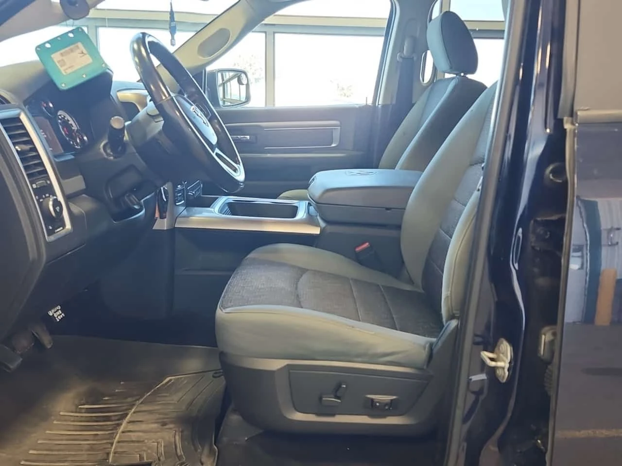 Dodge RAM 1500 * 4wd Crew Cab 140.5" Big Horn Crew Cab Short , снимка 8 - Автомобили и джипове - 56314007