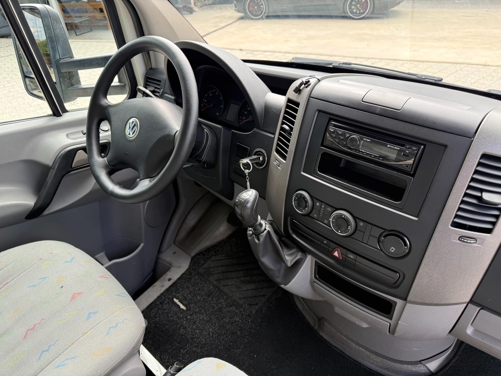 VW Crafter 2.5TDI до 3.5т. 4.20м. Климатроник Euro 5 , снимка 14 - Бусове и автобуси - 54602992