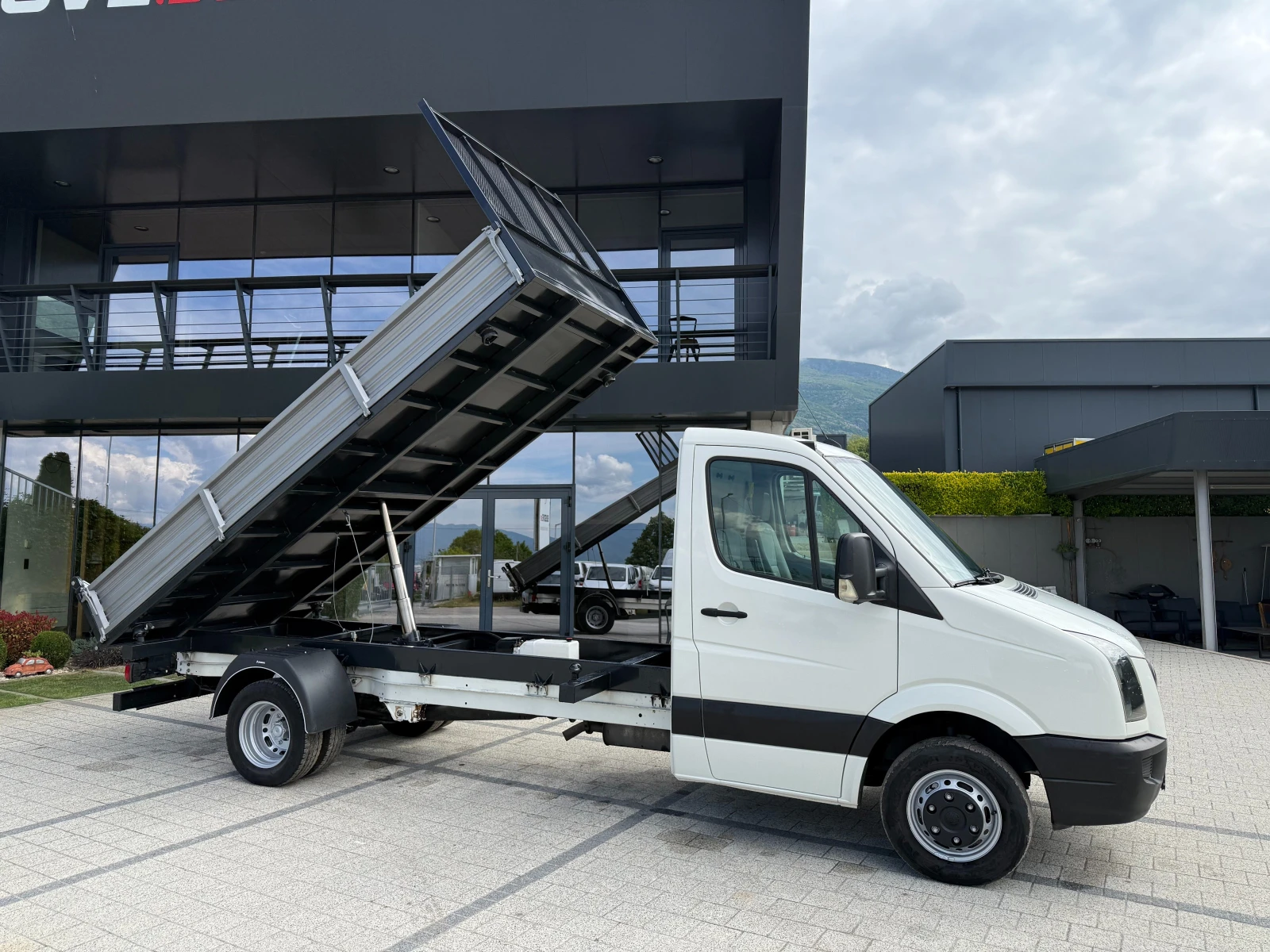 VW Crafter 2.5TDI до 3.5т. 4.20м. Климатроник Euro 5 , снимка 2 - Бусове и автобуси - 54602992