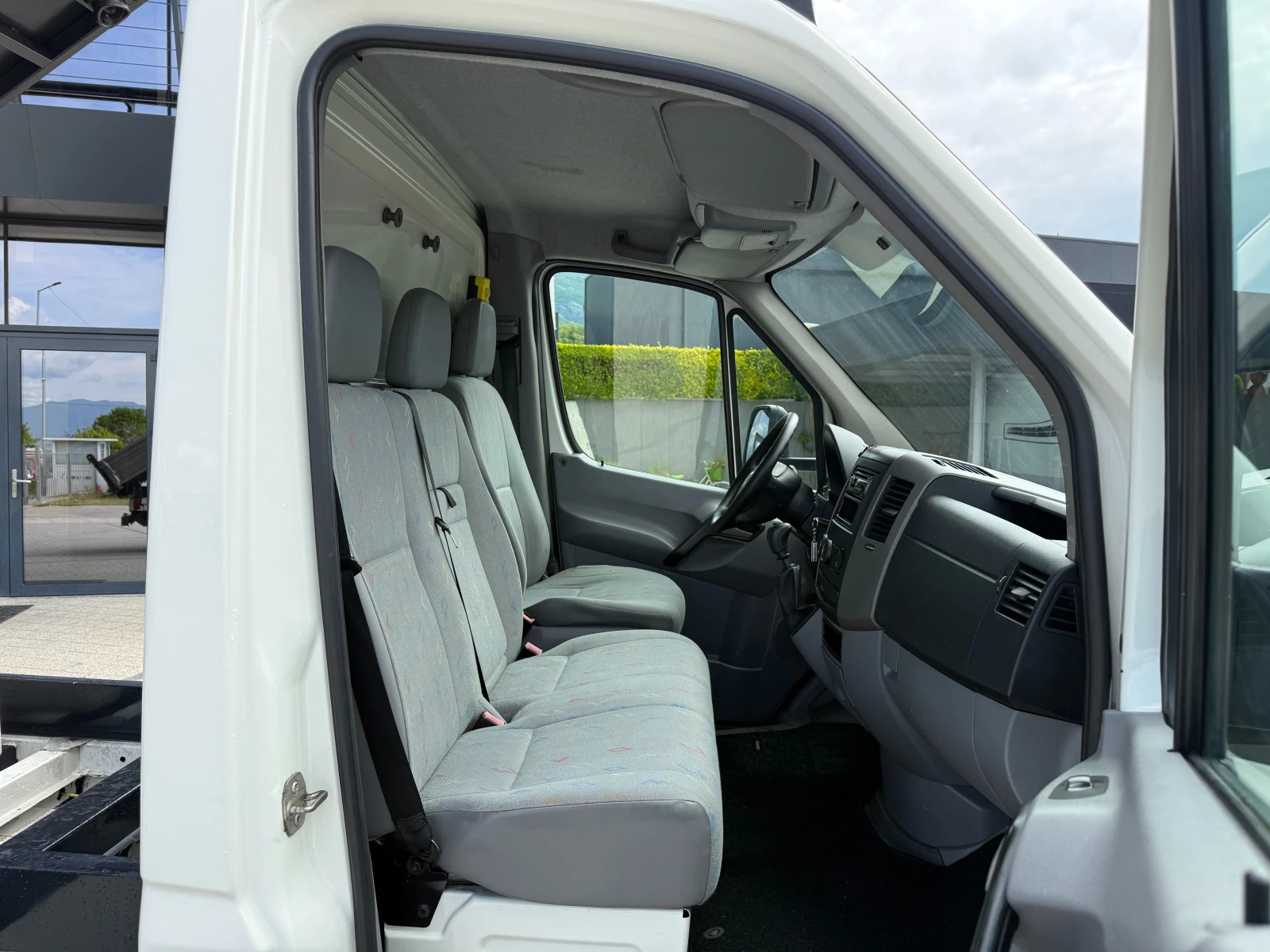 VW Crafter 2.5TDI до 3.5т. 4.20м. Климатроник Euro 5 , снимка 12 - Бусове и автобуси - 54602992