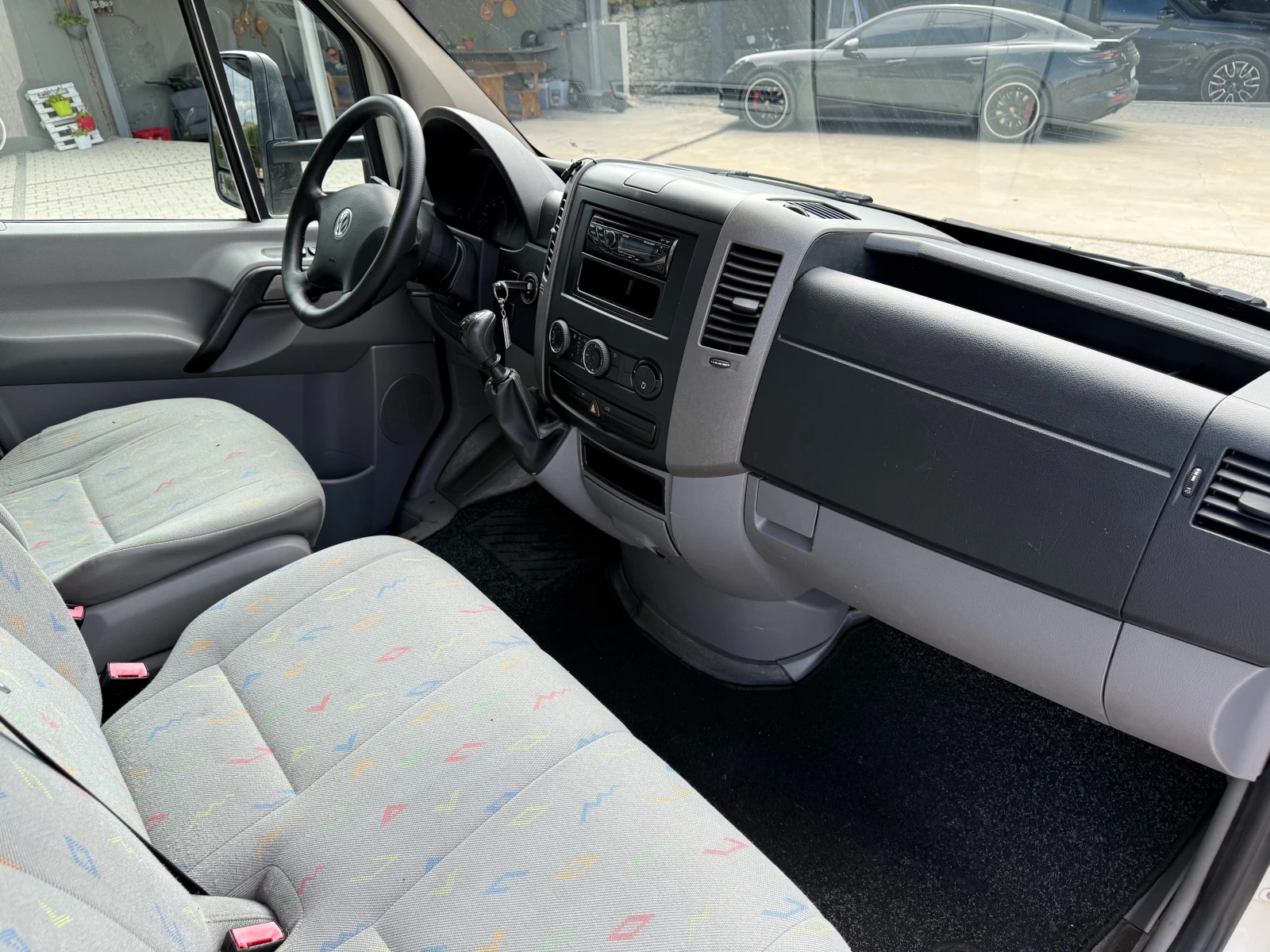 VW Crafter 2.5TDI до 3.5т. 4.20м. Климатроник Euro 5 , снимка 13 - Бусове и автобуси - 54602992