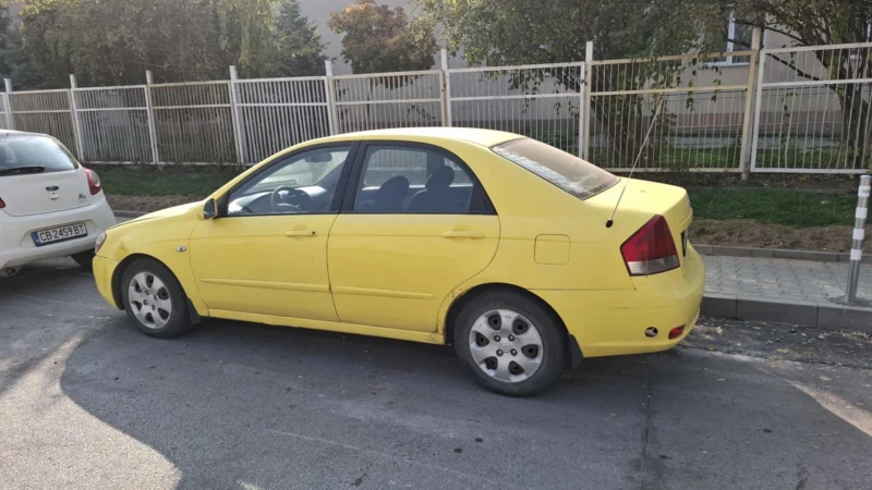 Kia Cerato, снимка 2 - Автомобили и джипове - 47899608