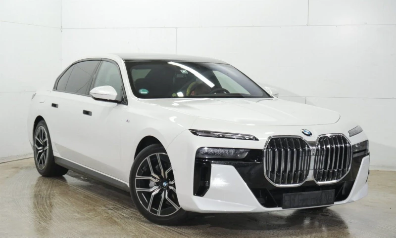 BMW 740 d xDrive = M-Sport= Shadow Line Гаранция, снимка 1 - Автомобили и джипове - 49377345