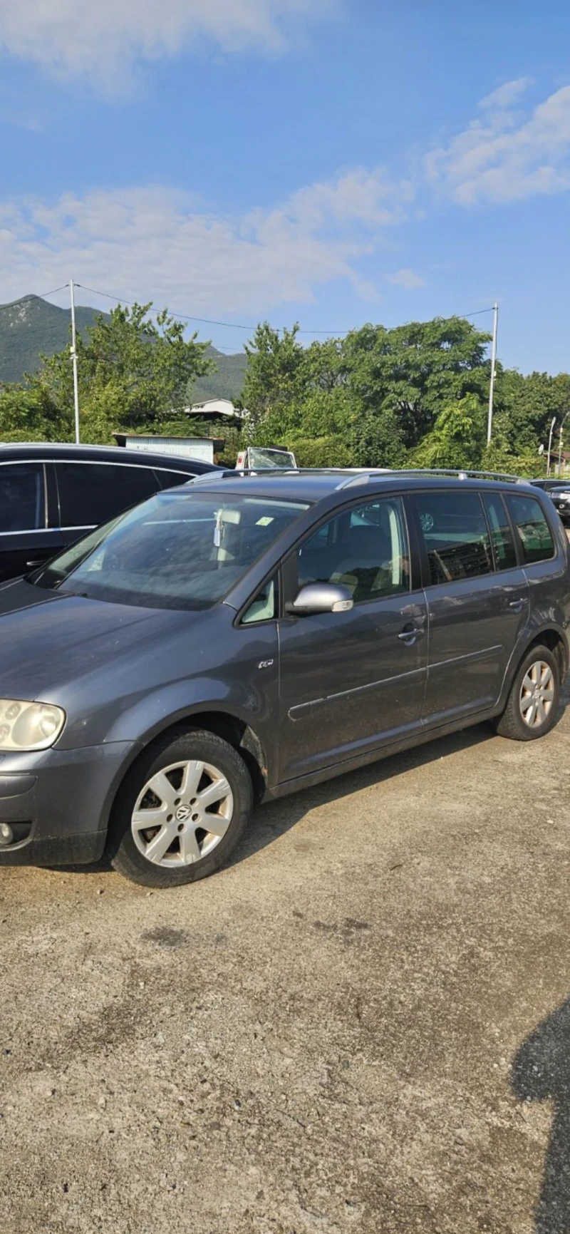 VW Touran 2.0, снимка 3 - Автомобили и джипове - 51991177