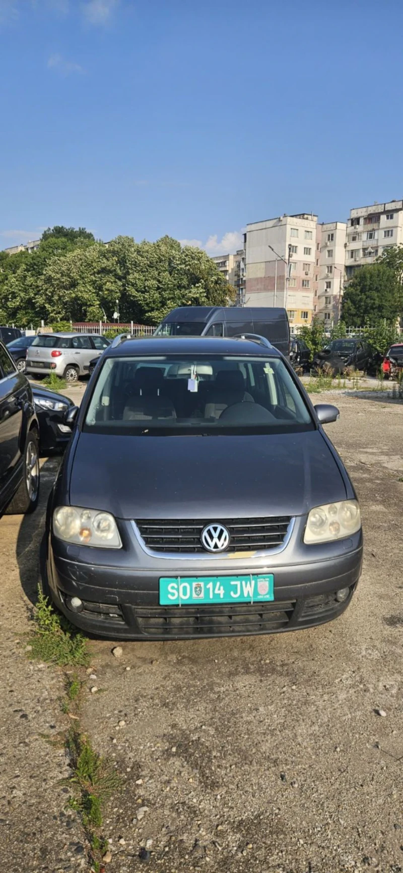 VW Touran 2.0, снимка 4 - Автомобили и джипове - 51991177