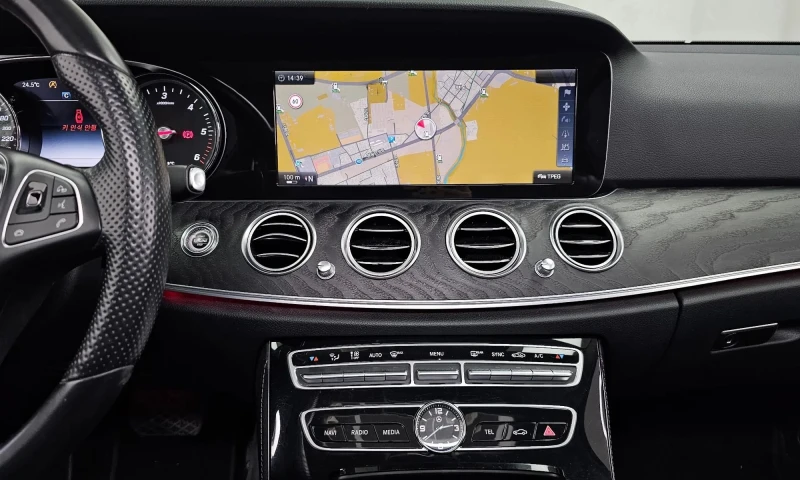 Mercedes-Benz E 220 E-Class W213 E220D Avantgarde , снимка 11 - Автомобили и джипове - 53007815