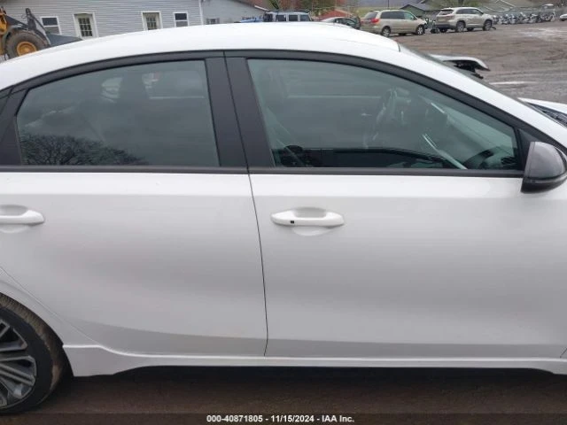 Kia Forte, снимка 14 - Автомобили и джипове - 48725814