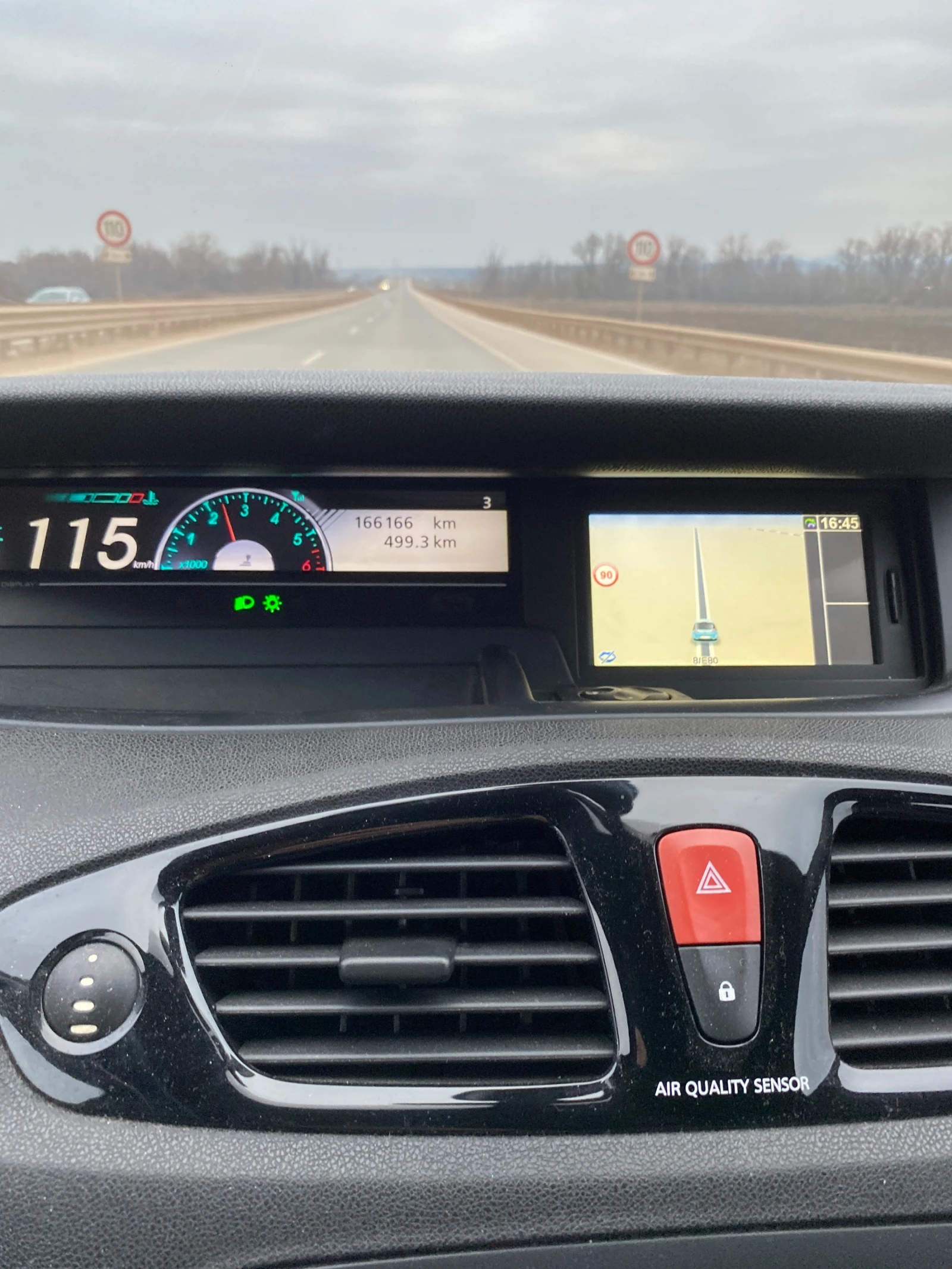Renault Scenic 1, 5 dCi XMOD - изображение 3