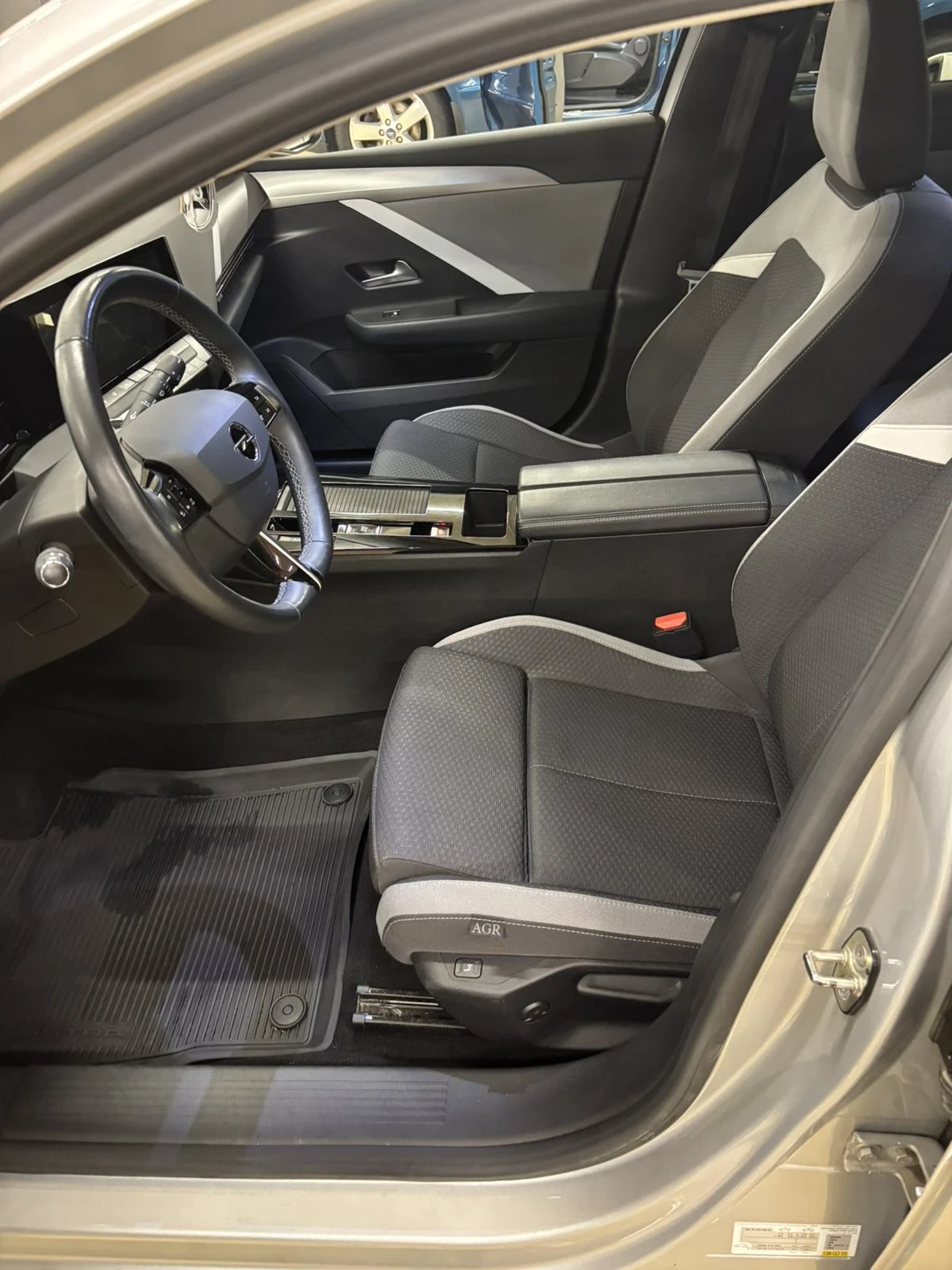 Opel Astra 1.2 turbo - изображение 7