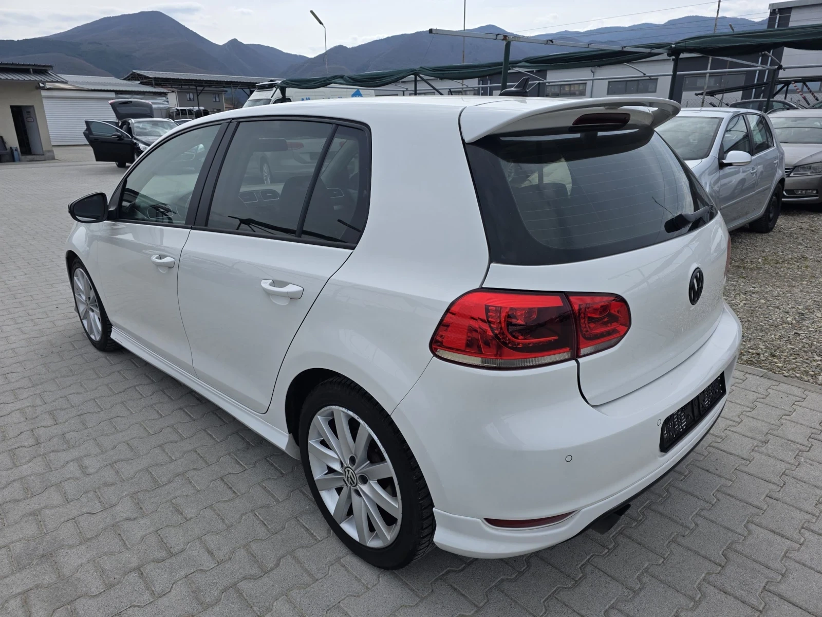 VW Golf 1.6TDi, снимка 5 - Автомобили и джипове - 53915213