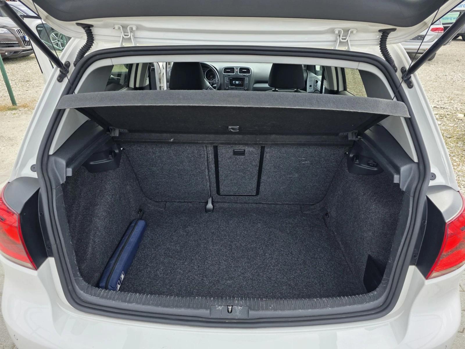 VW Golf 1.6TDi, снимка 15 - Автомобили и джипове - 53915213