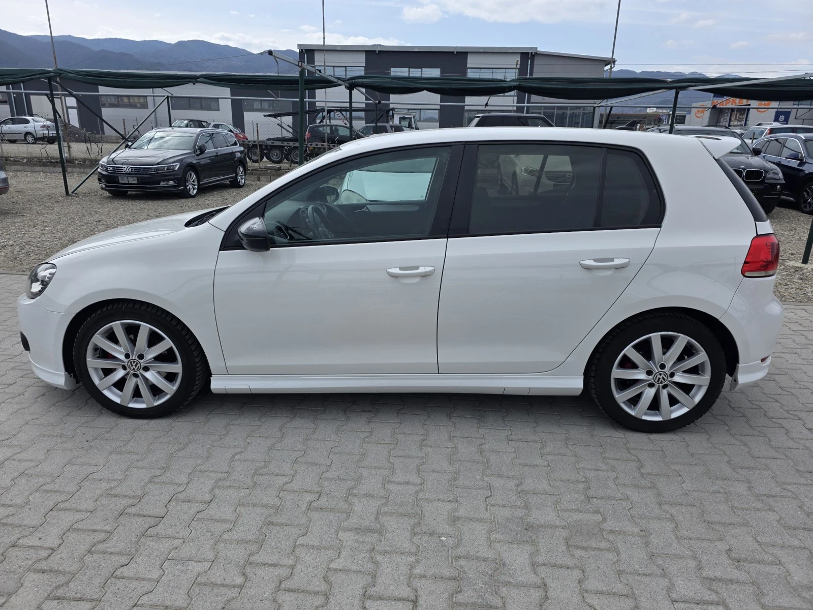 VW Golf 1.6TDi, снимка 4 - Автомобили и джипове - 53915213