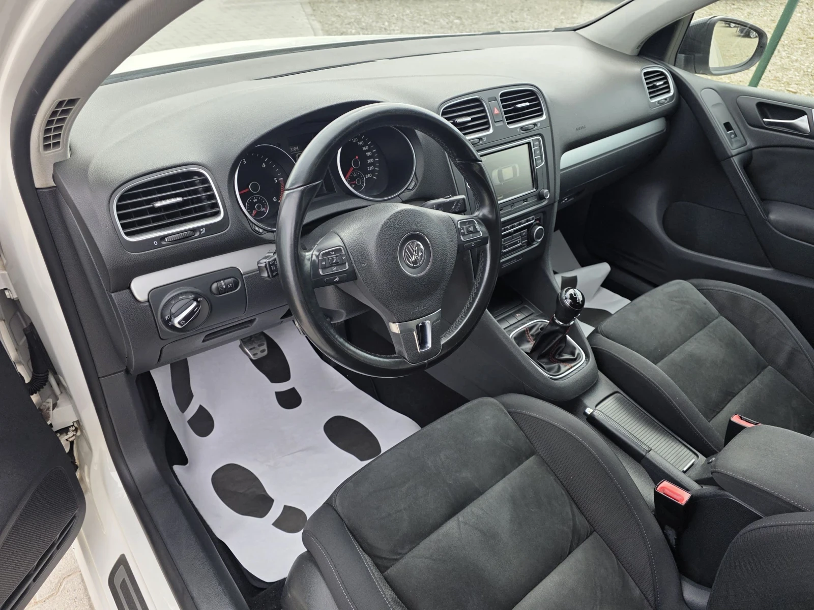 VW Golf 1.6TDi, снимка 10 - Автомобили и джипове - 53915213