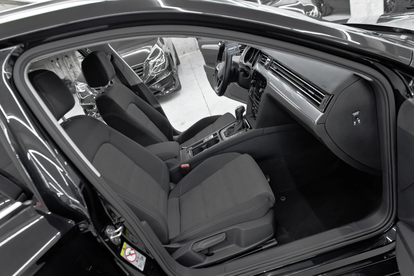 VW Passat 2.0TDI* 2021* DSG* Distronic* , снимка 13 - Автомобили и джипове - 54360377