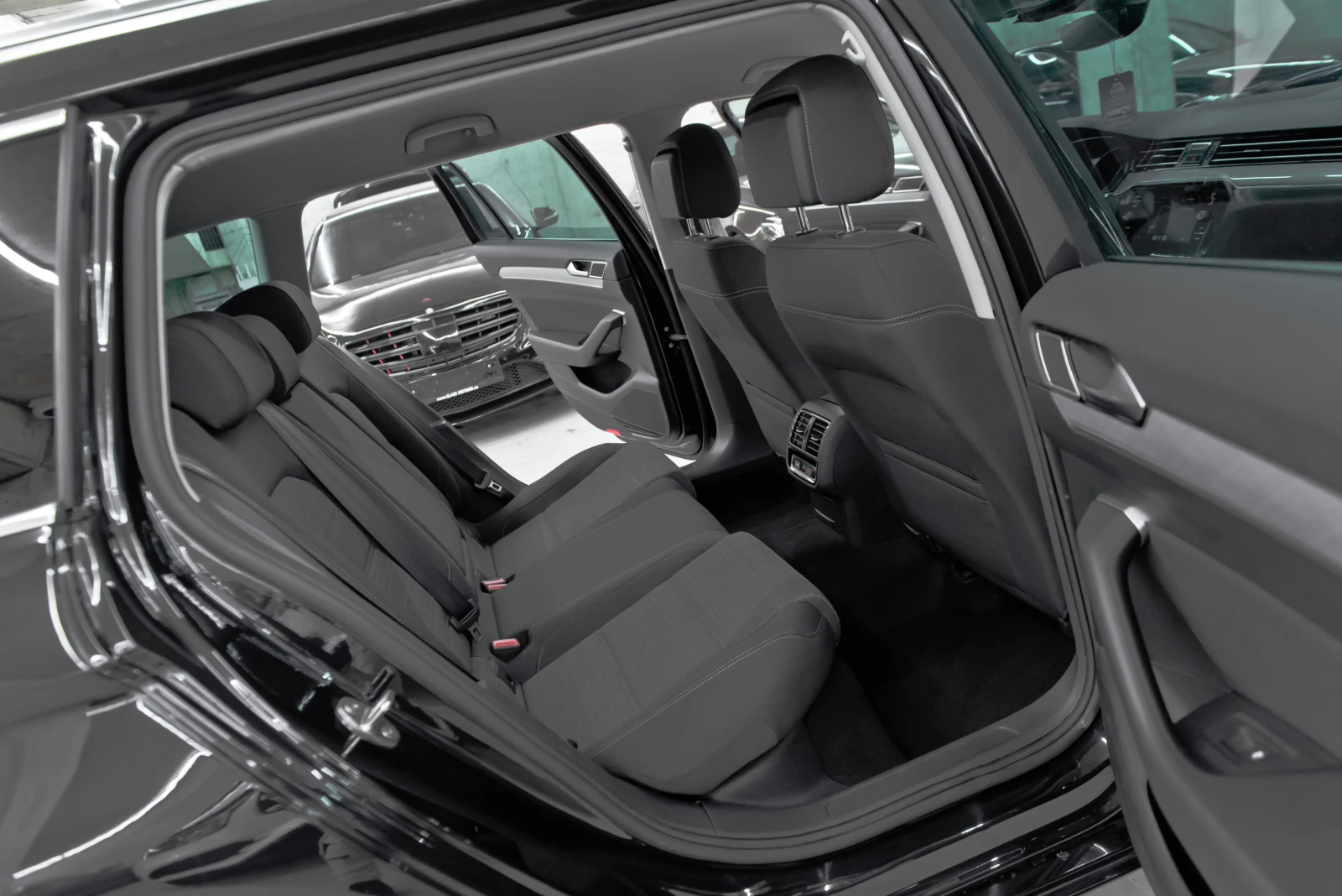 VW Passat 2.0TDI* 2021* DSG* Distronic* , снимка 15 - Автомобили и джипове - 54360377