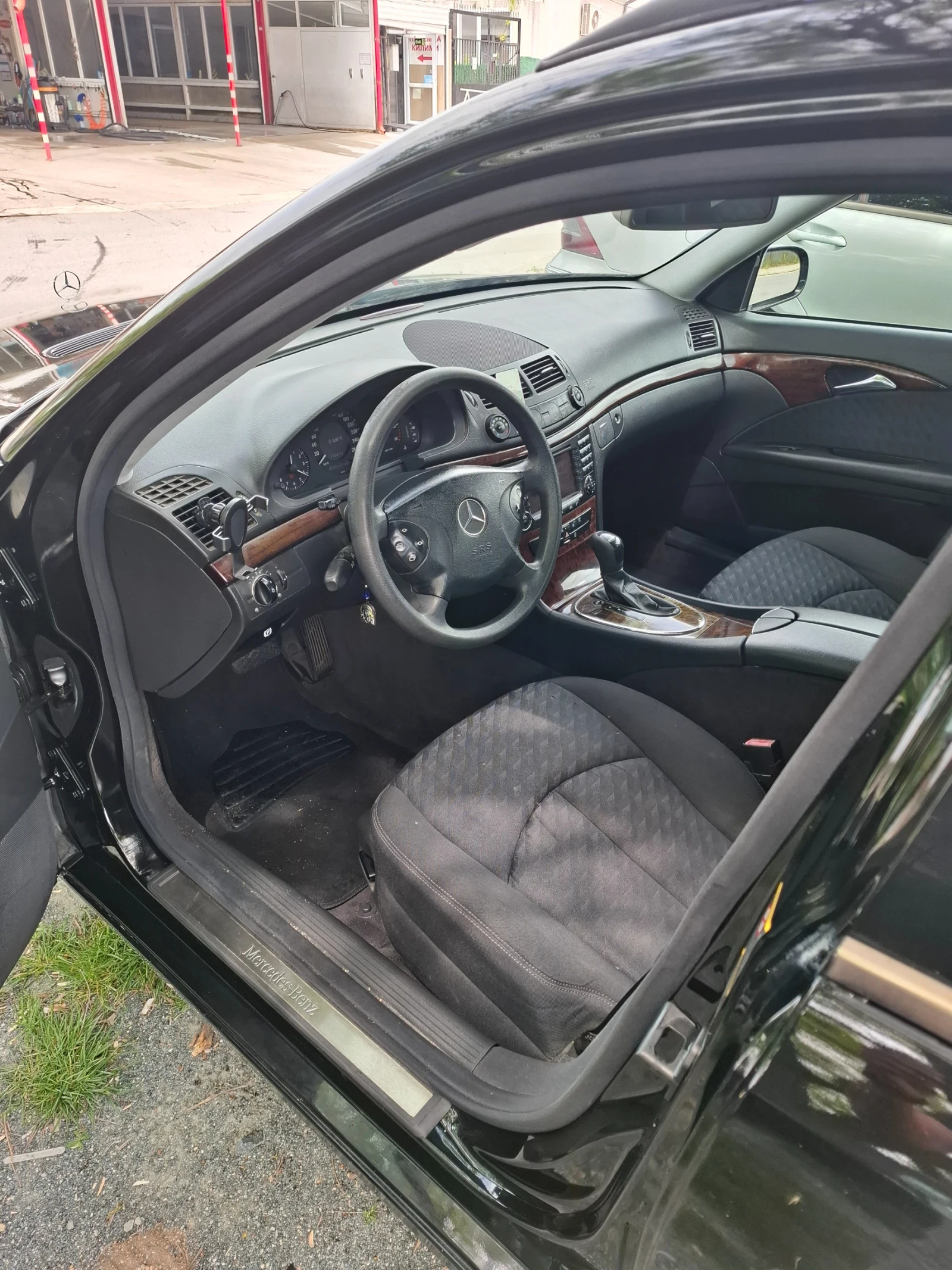 Mercedes-Benz E 280, снимка 5 - Автомобили и джипове - 54483997