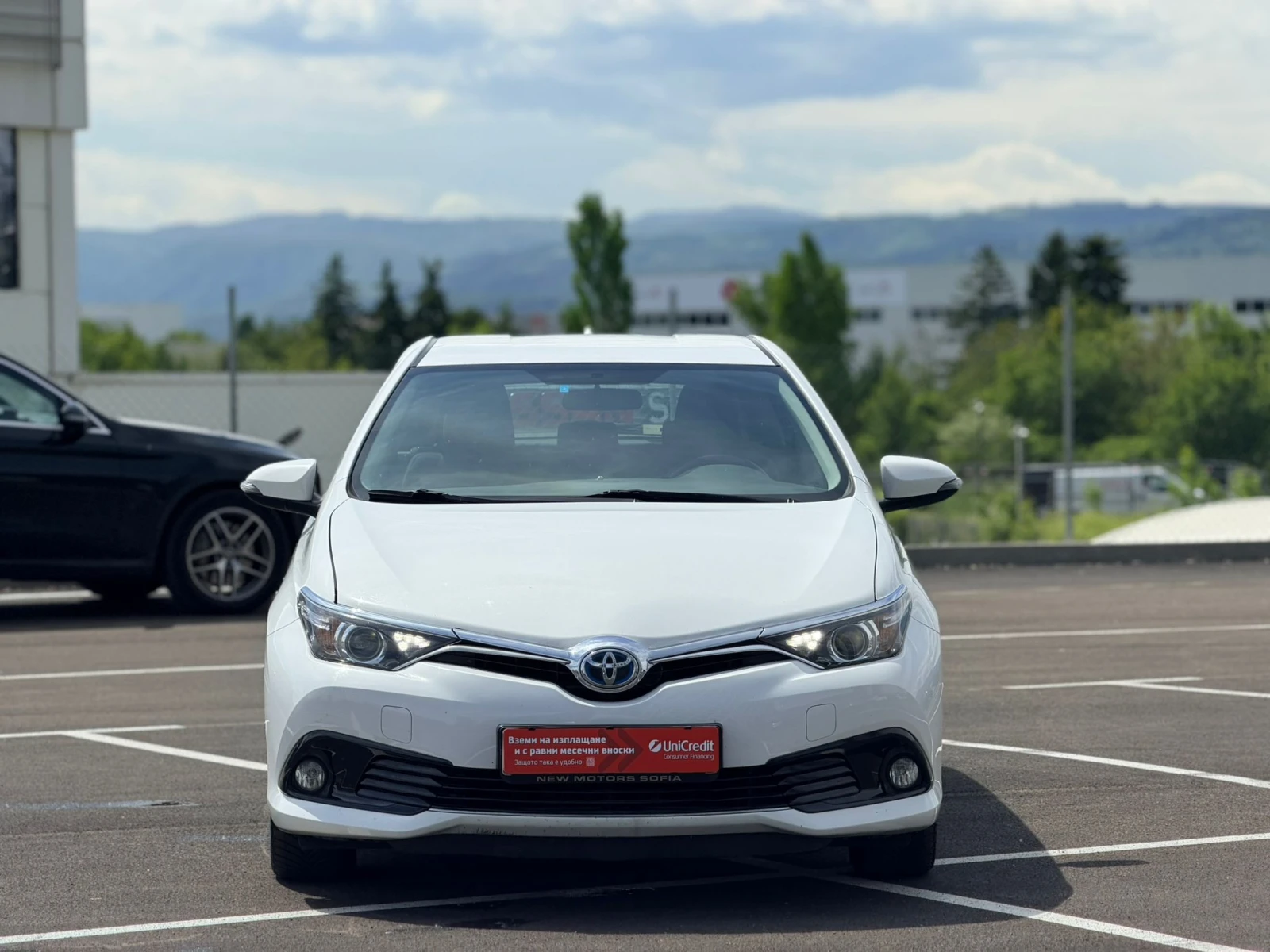 Toyota Auris 1.8HYBRID Лизинг през Уникредит по 178 евро, снимка 4 - Автомобили и джипове - 54605214