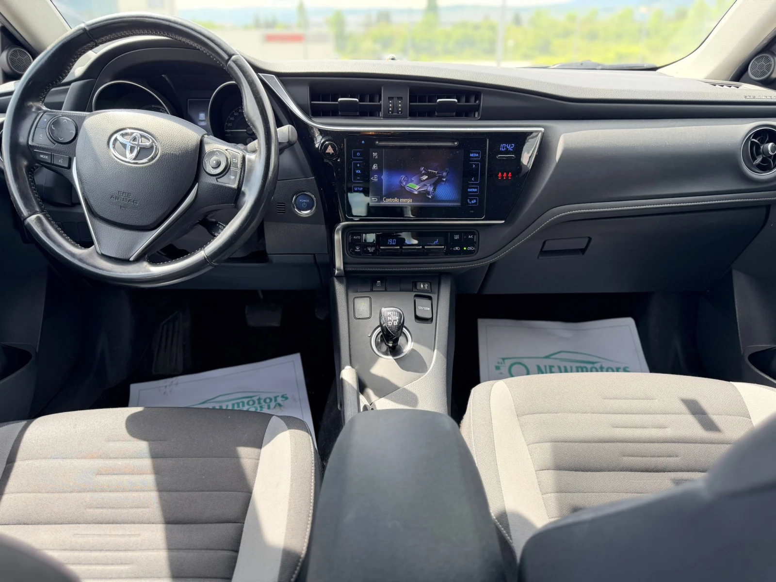 Toyota Auris 1.8HYBRID Лизинг през Уникредит по 178 евро, снимка 9 - Автомобили и джипове - 54605214