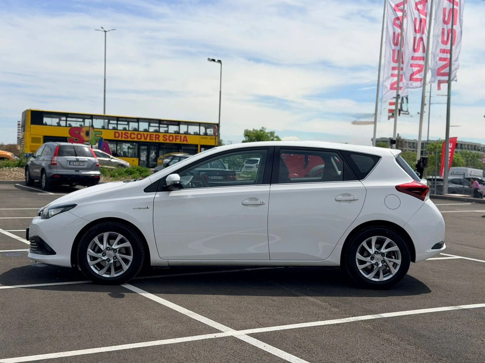 Toyota Auris 1.8HYBRID Лизинг през Уникредит по 178 евро, снимка 8 - Автомобили и джипове - 54605214