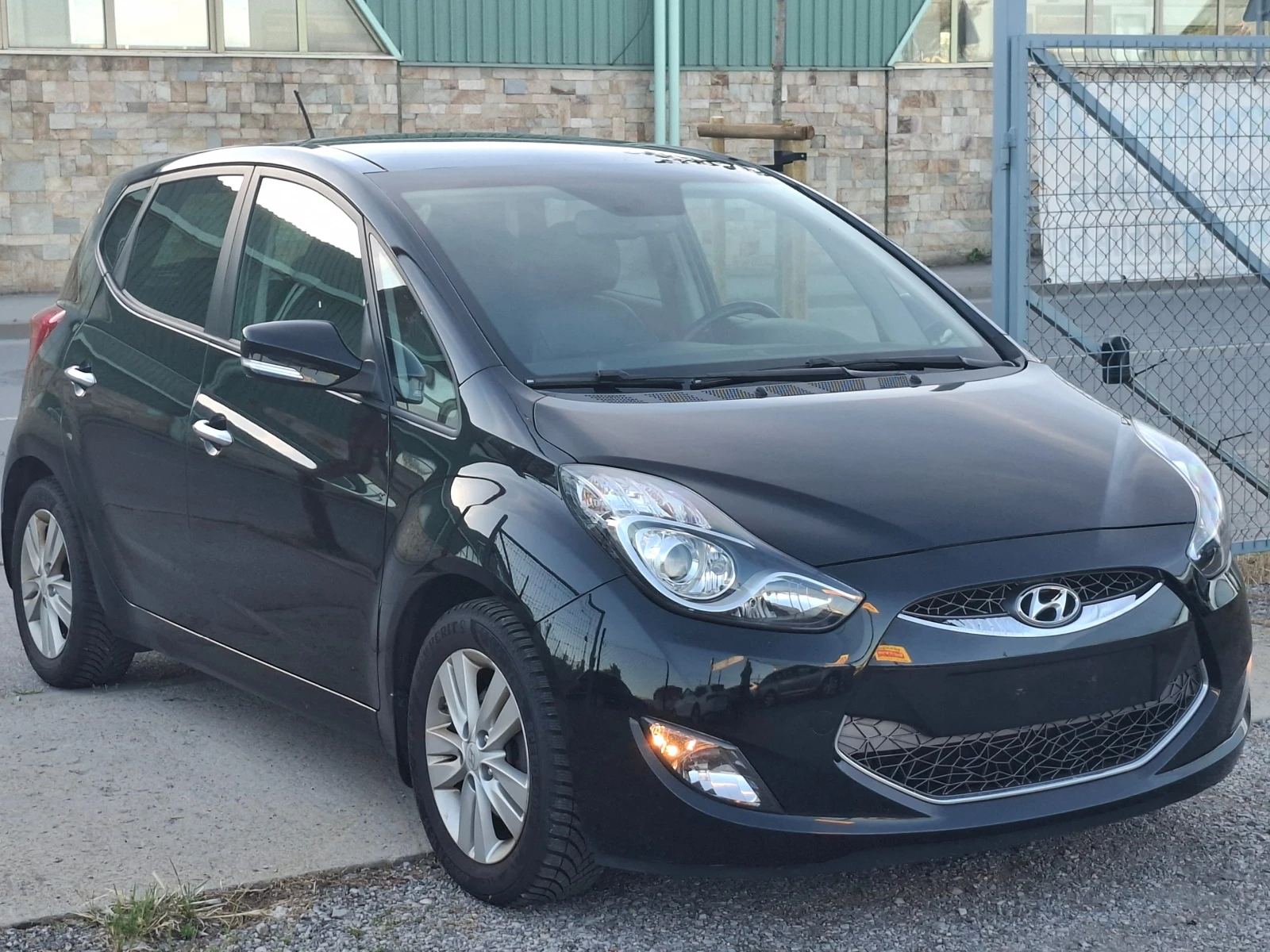 Hyundai Ix20 1.6i 125ps AUTOMAT / NAVI / PANORAMA , снимка 3 - Автомобили и джипове - 54714833