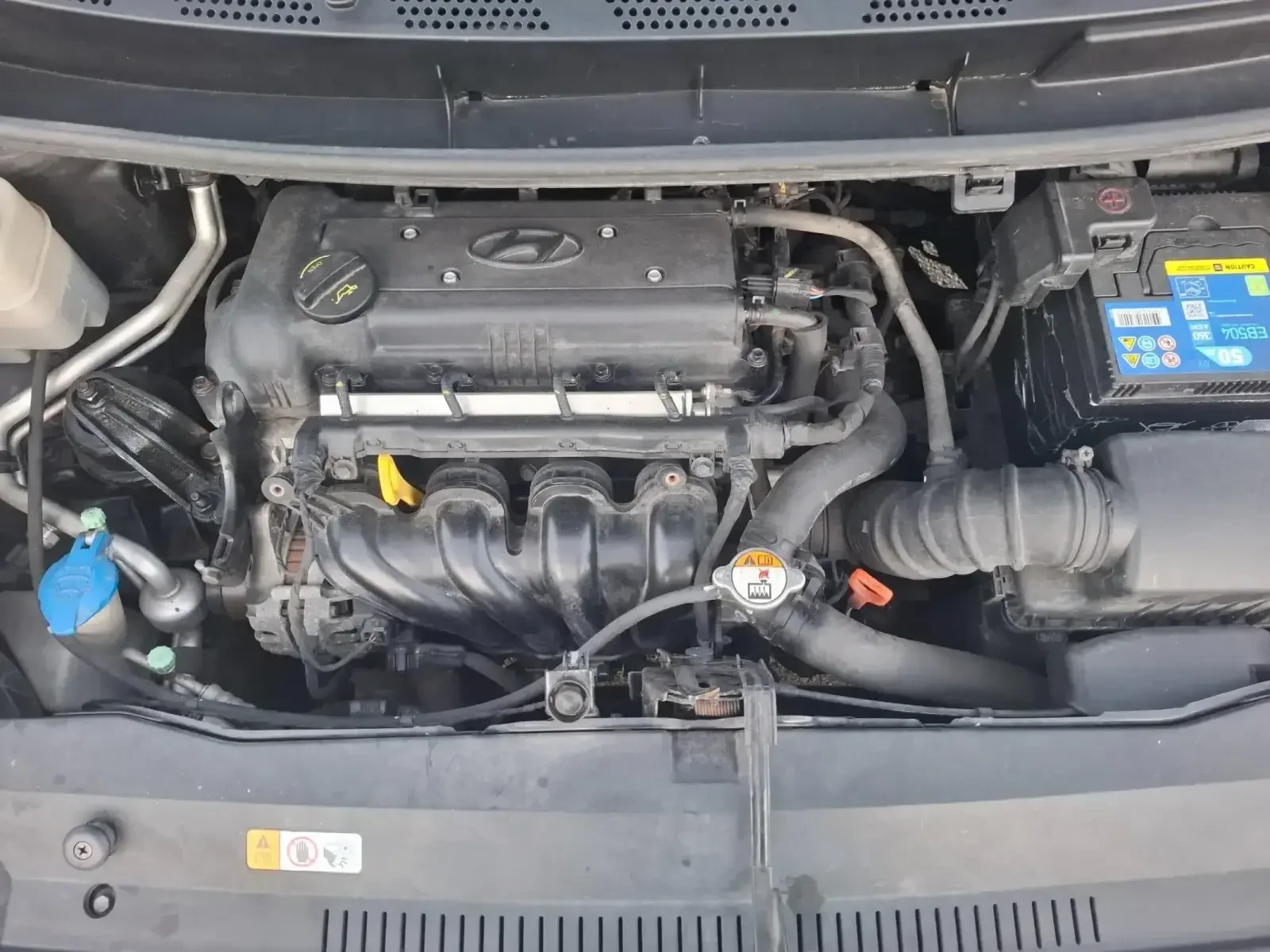 Hyundai Ix20 1.6i 125ps AUTOMAT / NAVI / PANORAMA , снимка 16 - Автомобили и джипове - 54714833