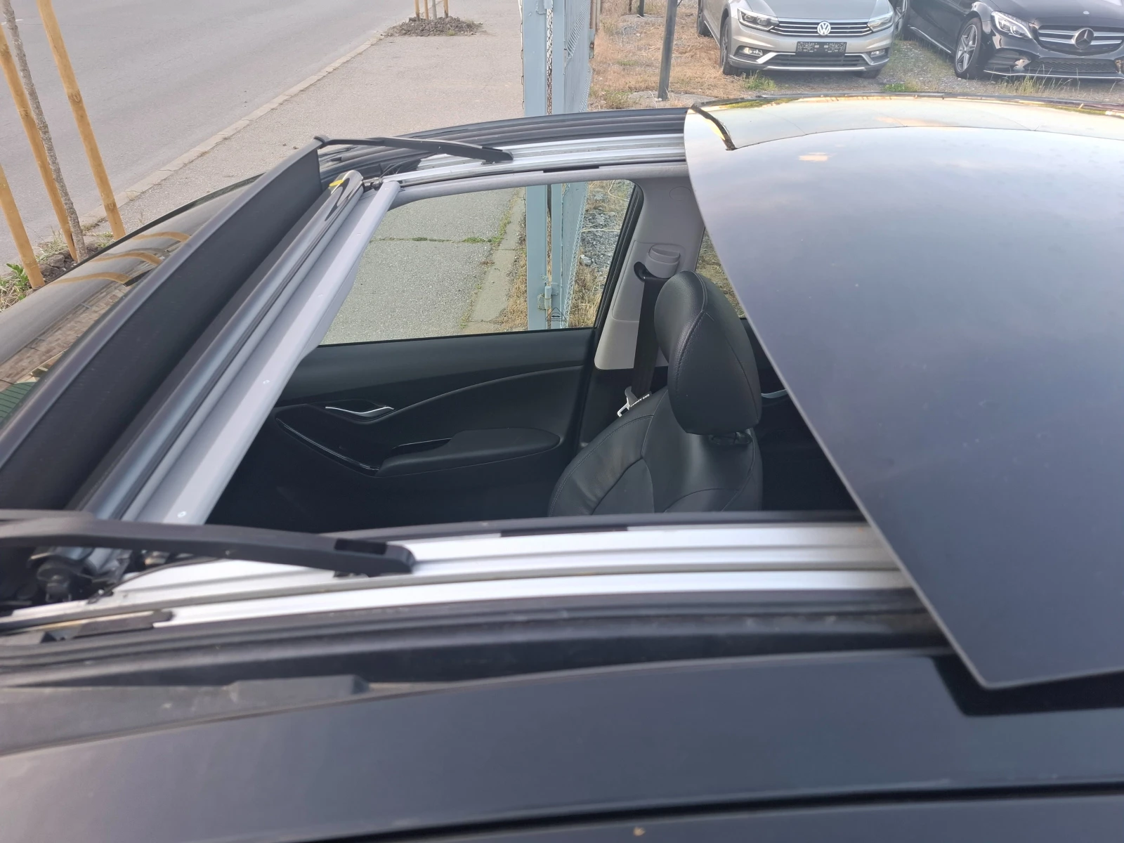 Hyundai Ix20 1.6i 125ps AUTOMAT / NAVI / PANORAMA , снимка 13 - Автомобили и джипове - 54714833